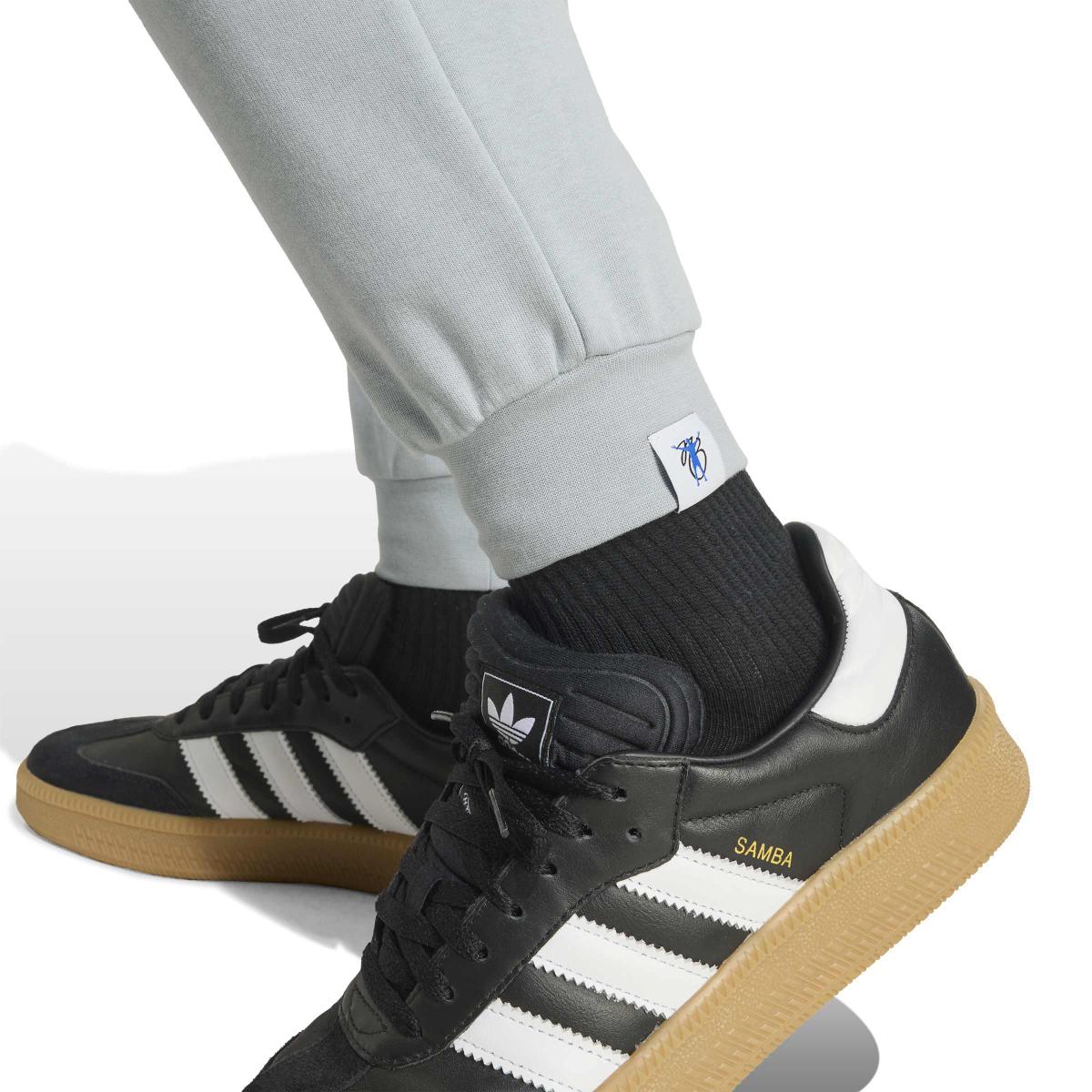 product/2/0/2025_09_adidas_jx6310_6_apparel_on_model_detail_view_2_white.jpg