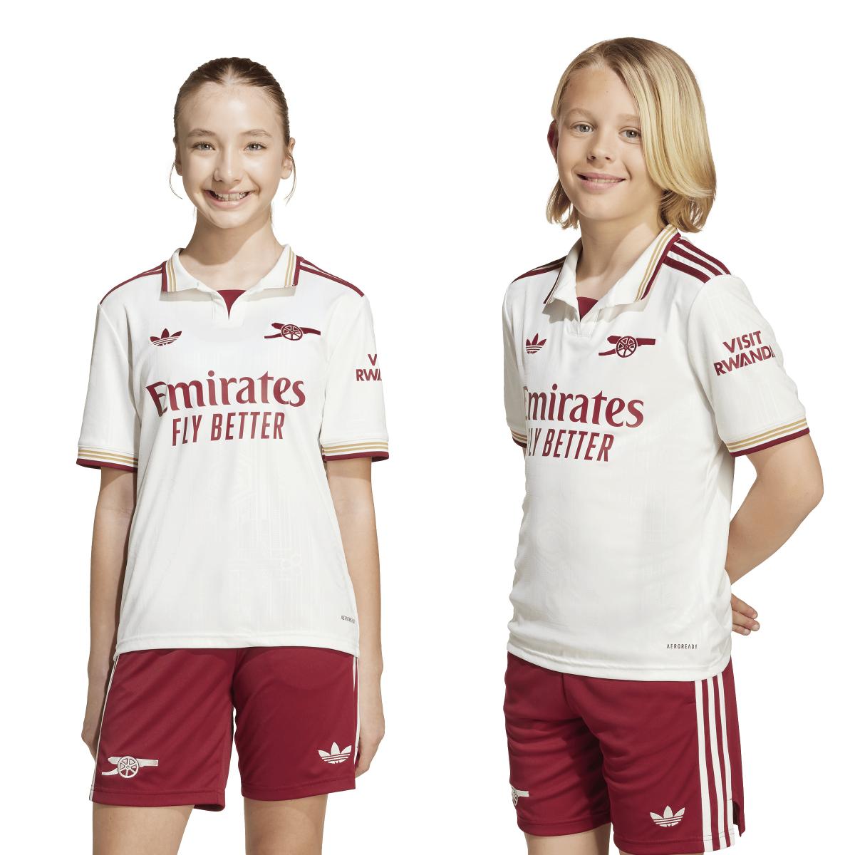 product/2/0/2025_adidas_ji9546_9_apparel_on_model_standard_unisex_pair_shot_transparent.jpg