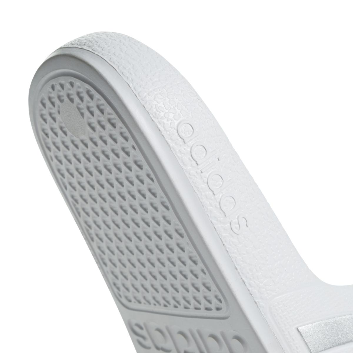 product/a/d/adidas_f35555_9_footwear_photography_detail_view_2_white-nw112824.jpg