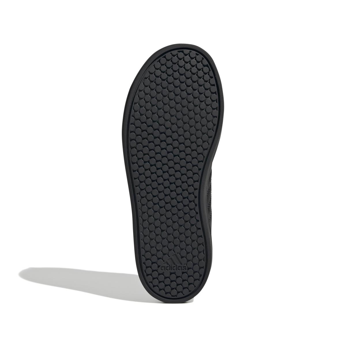 product/a/d/adidas_ie3467_4_footwear_photography_bottom_view_white-nw052424.jpg