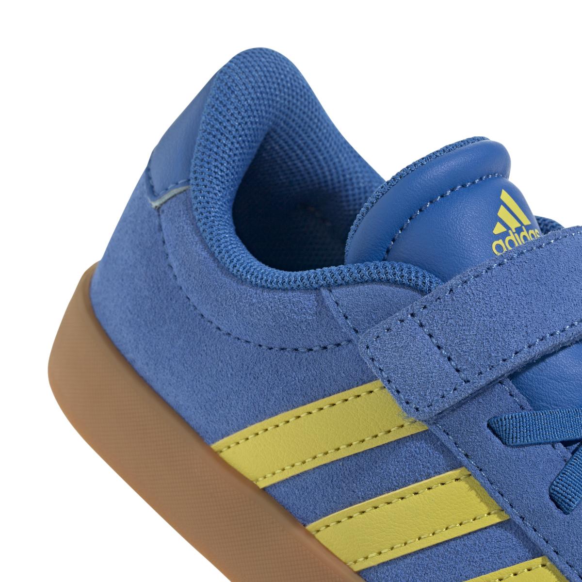 product/a/d/adidas_jh6313_9_footwear_photography_detail_view_2_white.jpg