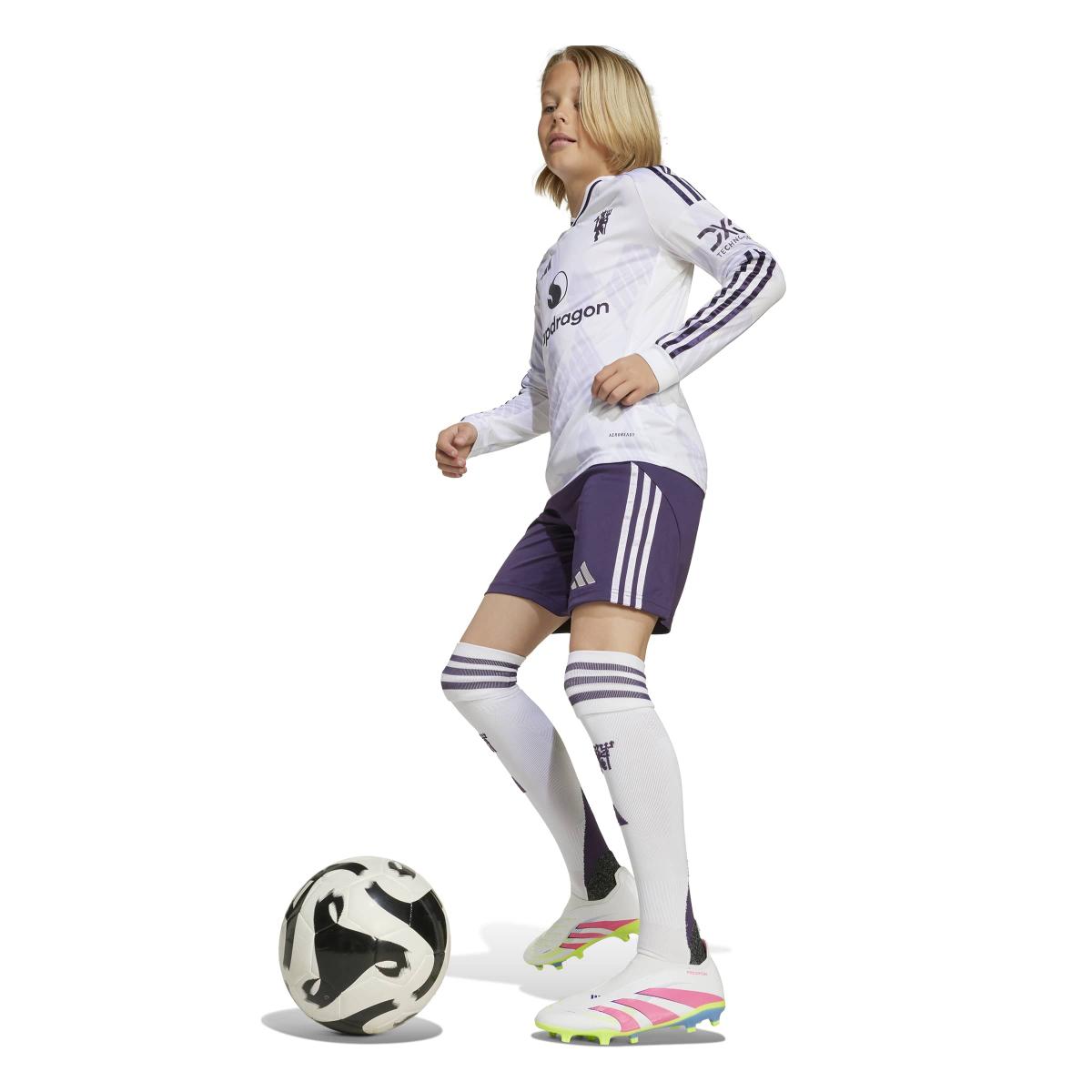 product/a/d/adidas_jp3031_5_apparel_on_model_walking_view_white.jpg