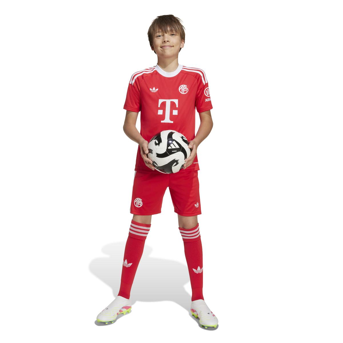 product/a/d/adidas_jp3694_5_apparel_on_model_walking_view_white.jpg