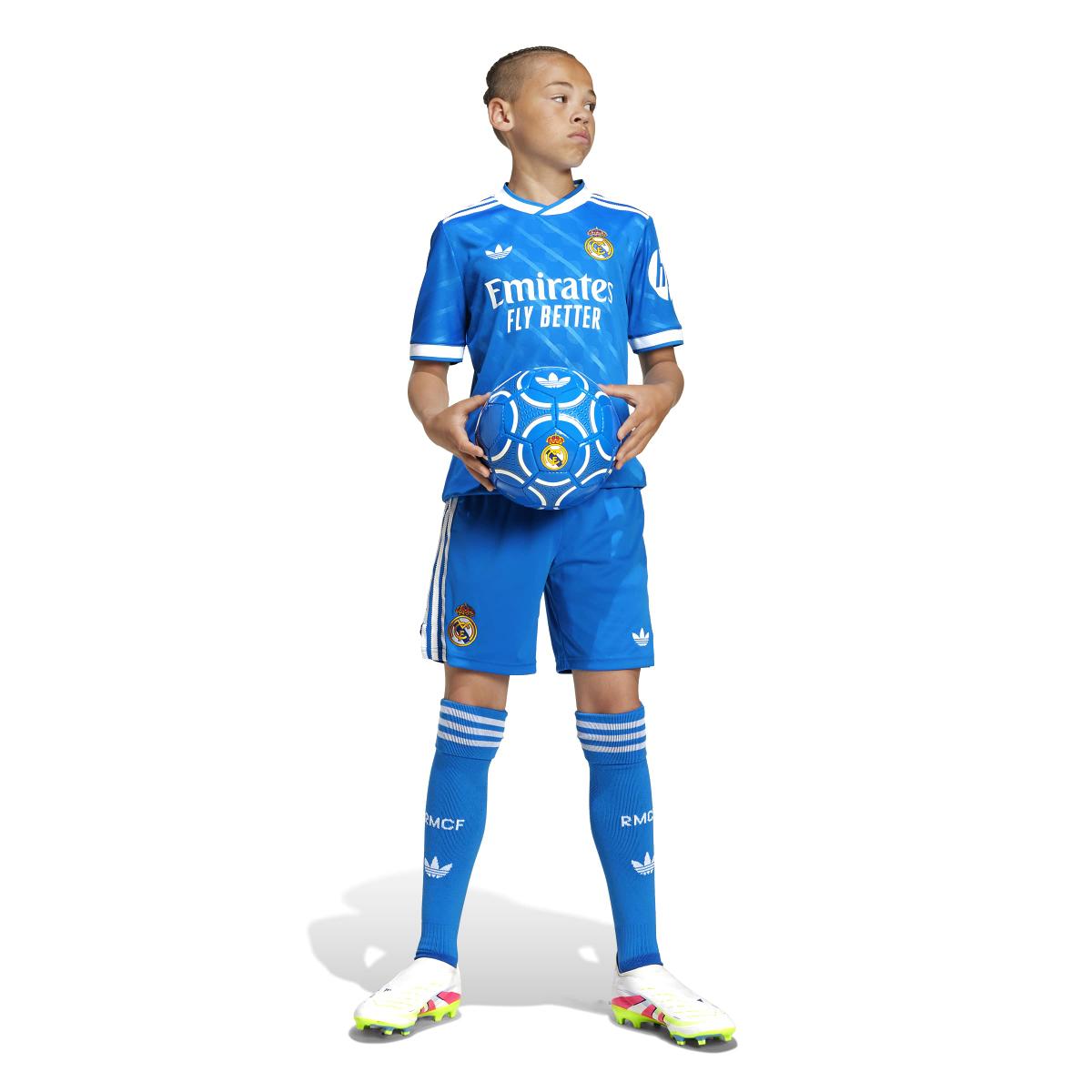 product/a/d/adidas_jp3924_4_apparel_on_model_walking_view_white.jpg