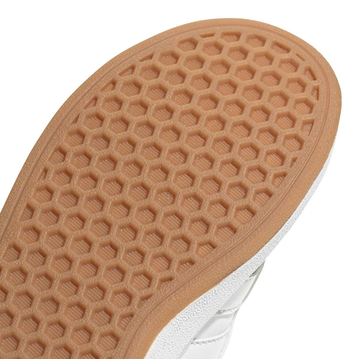 product/a/d/adidas_jr0803_8_footwear_photography_detail_view_1_white-nw091625.jpg
