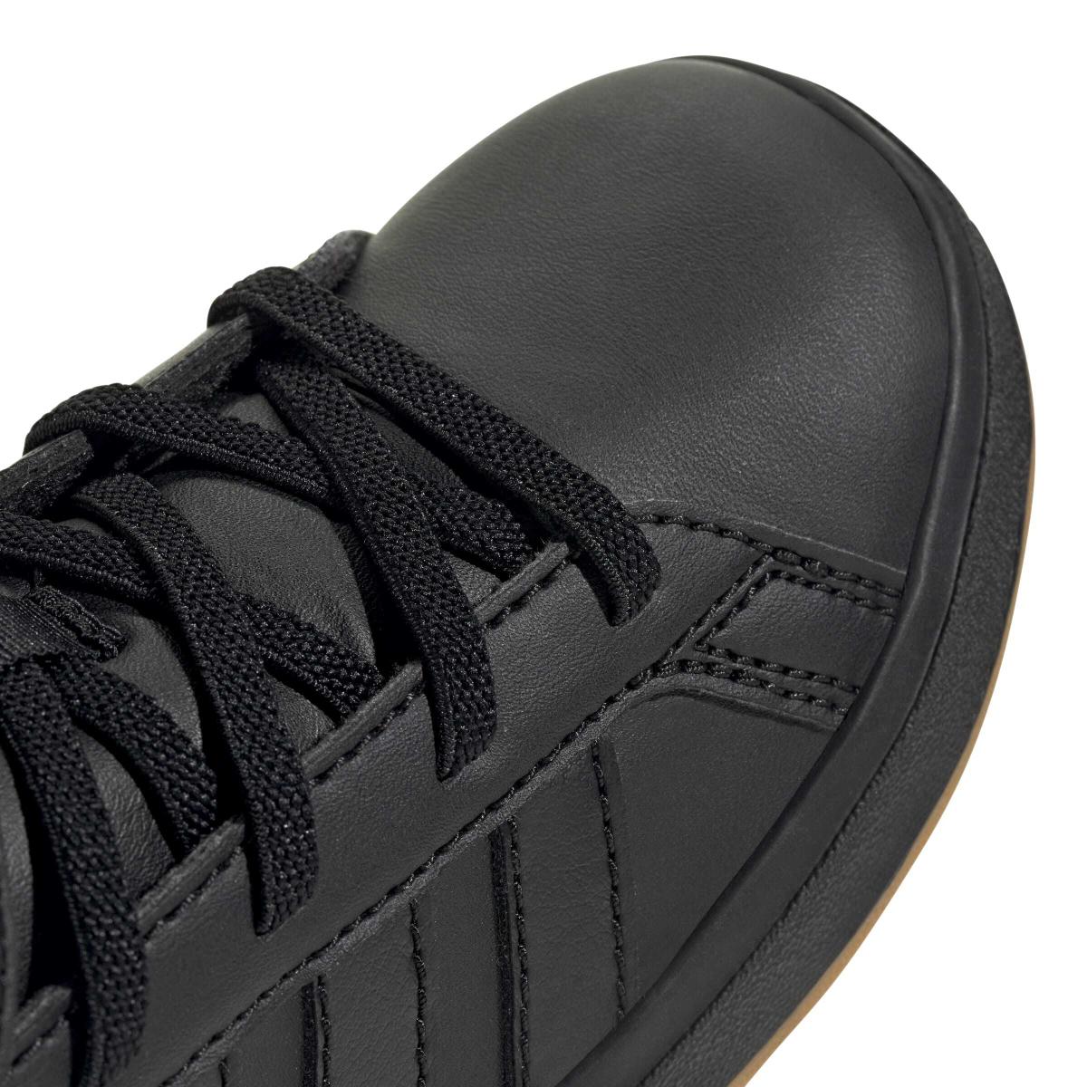 product/a/d/adidas_jr0804_8_footwear_photography_detail_view_1_white.jpg