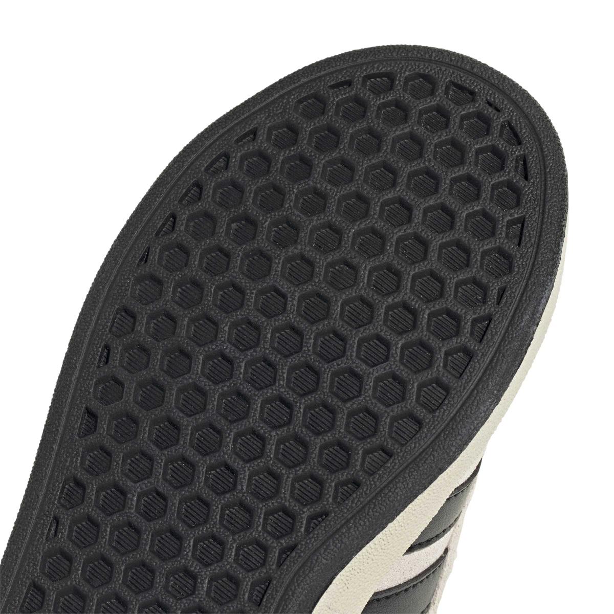 product/a/d/adidas_jr5569_9_footwear_photography_detail_view_2_white-nw091725.jpg