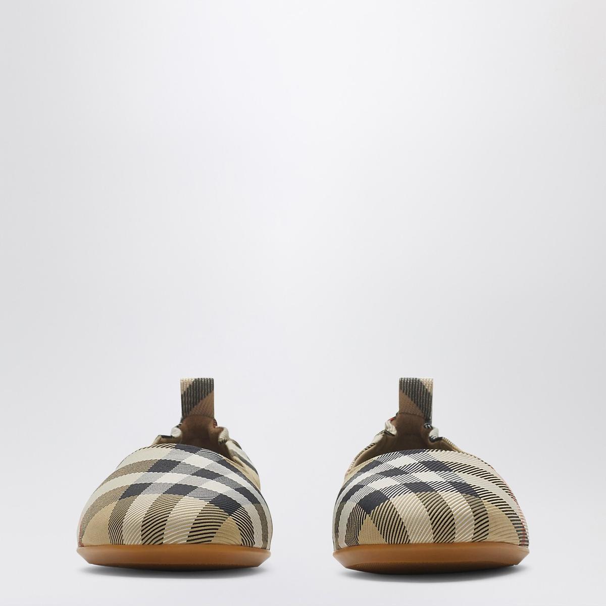 product/b/u/burberry_8099960159518_beige_3.jpg