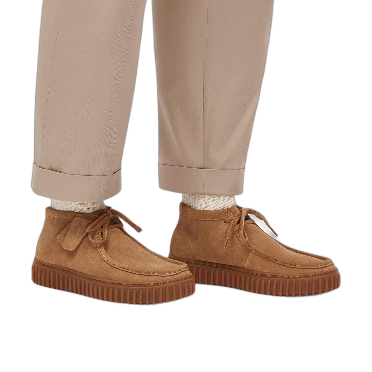 product/c/l/clarks_26173663_dark-sand-suede_10.jpg