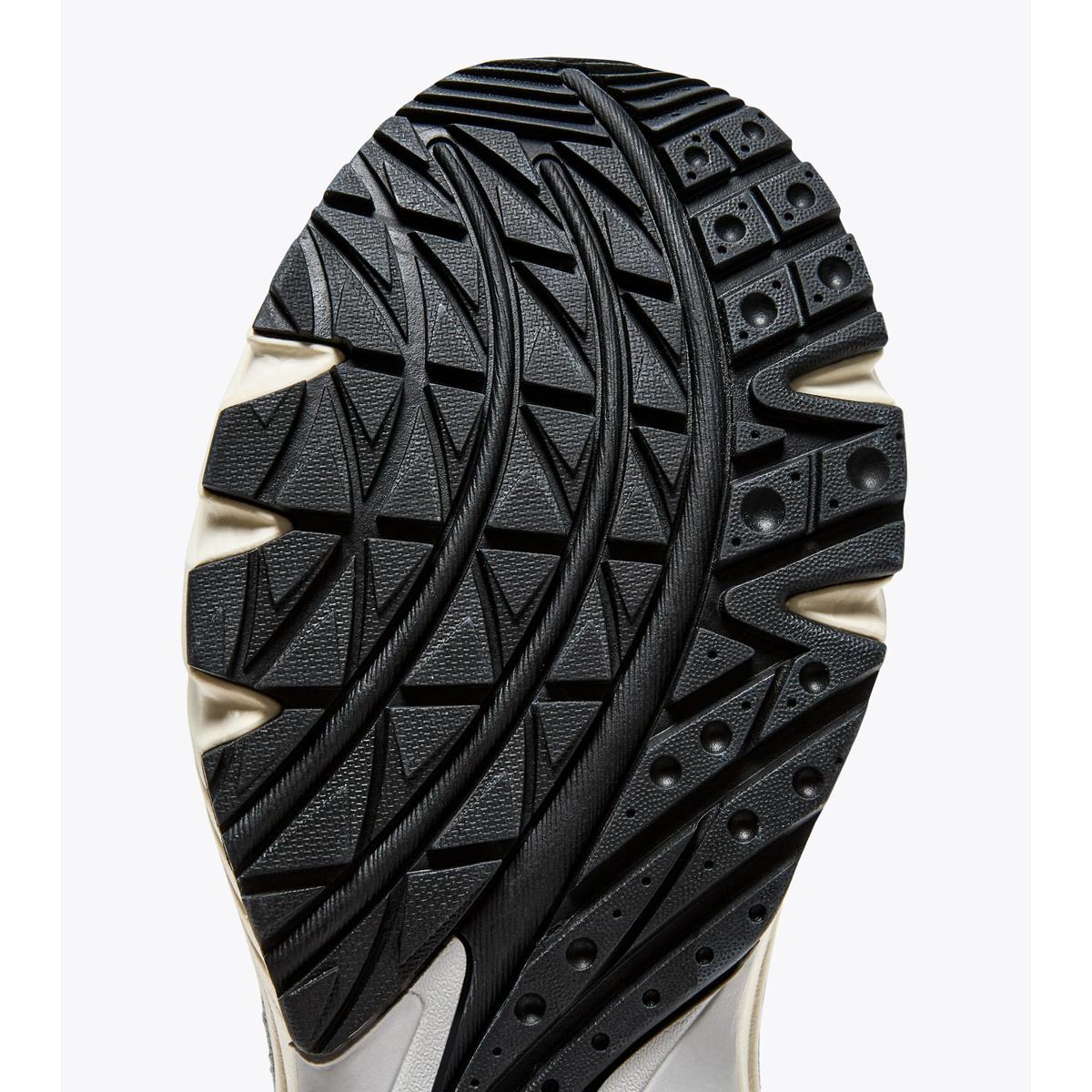 product/d/i/diadora_501.180880-75041_marron_5.jpg