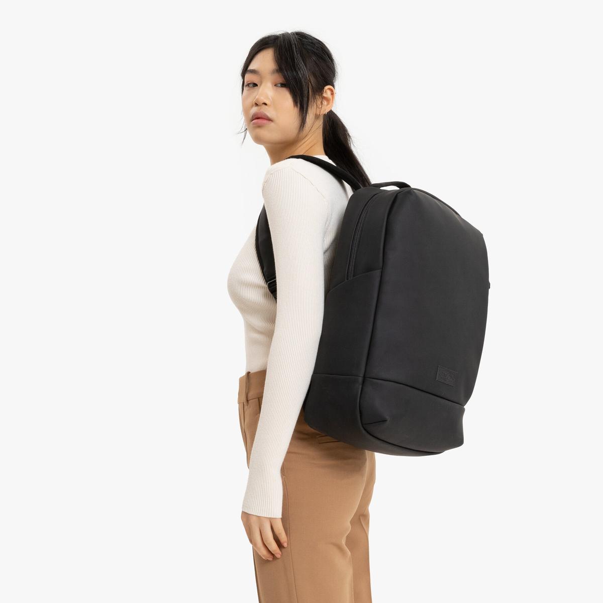 product/e/a/eastpak_ek0a5be91f5_1.jpg