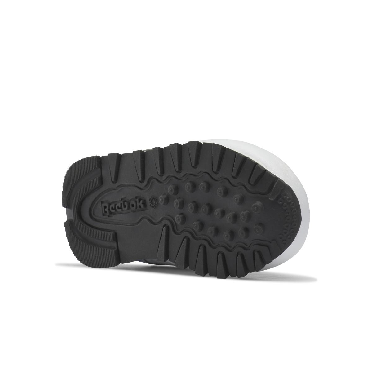 product/r/e/reebok_hr1067_3_footwear_photography_bottom_view_white.jpg