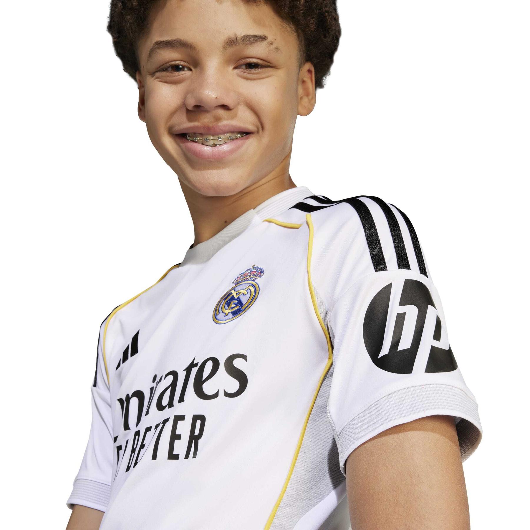 product/2/0/2025_adidas_jn8887_6_apparel_on_model_detail_view_1_white.jpg