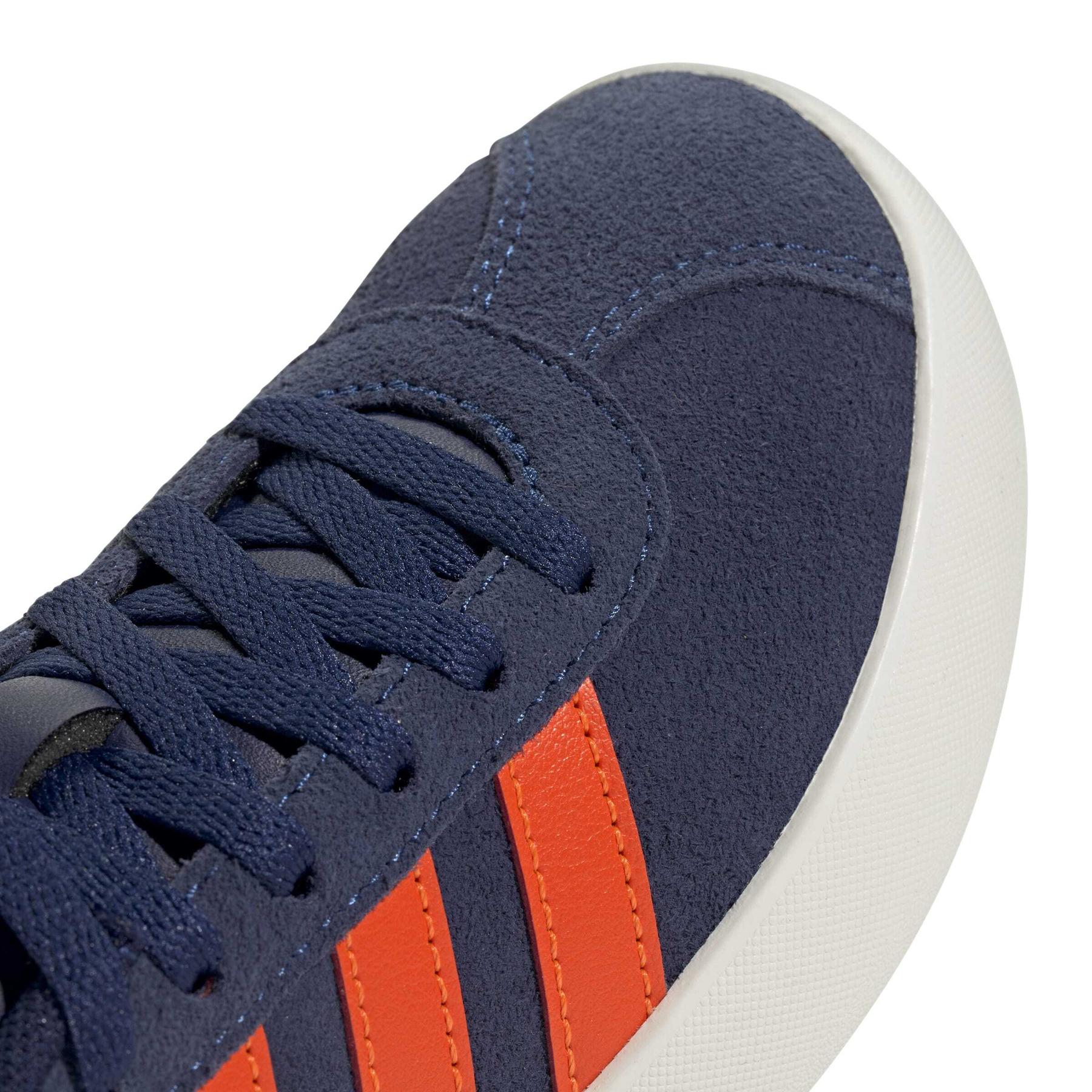 product/2/0/2025_adidas_jr2213_8_footwear_photography_detail_view_1_white.jpg