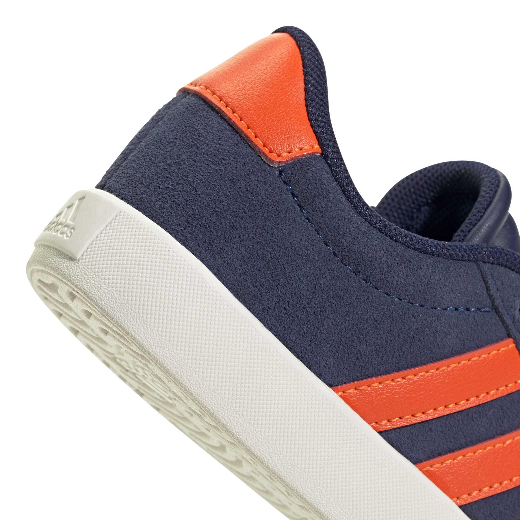 product/2/0/2025_adidas_jr2213_9_footwear_photography_detail_view_2_white.jpg