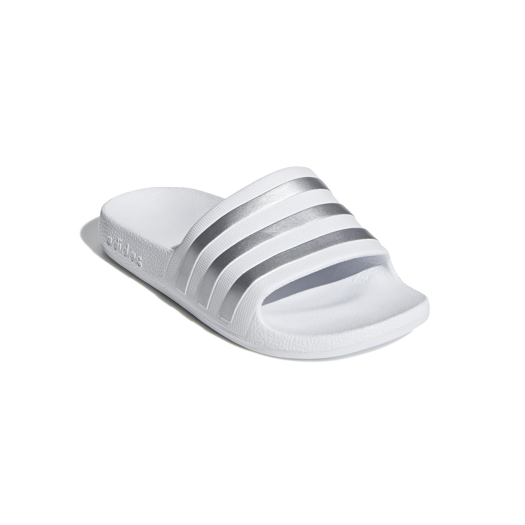 product/a/d/adidas_f35555_6_footwear_photography_front_lateral_top_view_white-nw112824.jpg