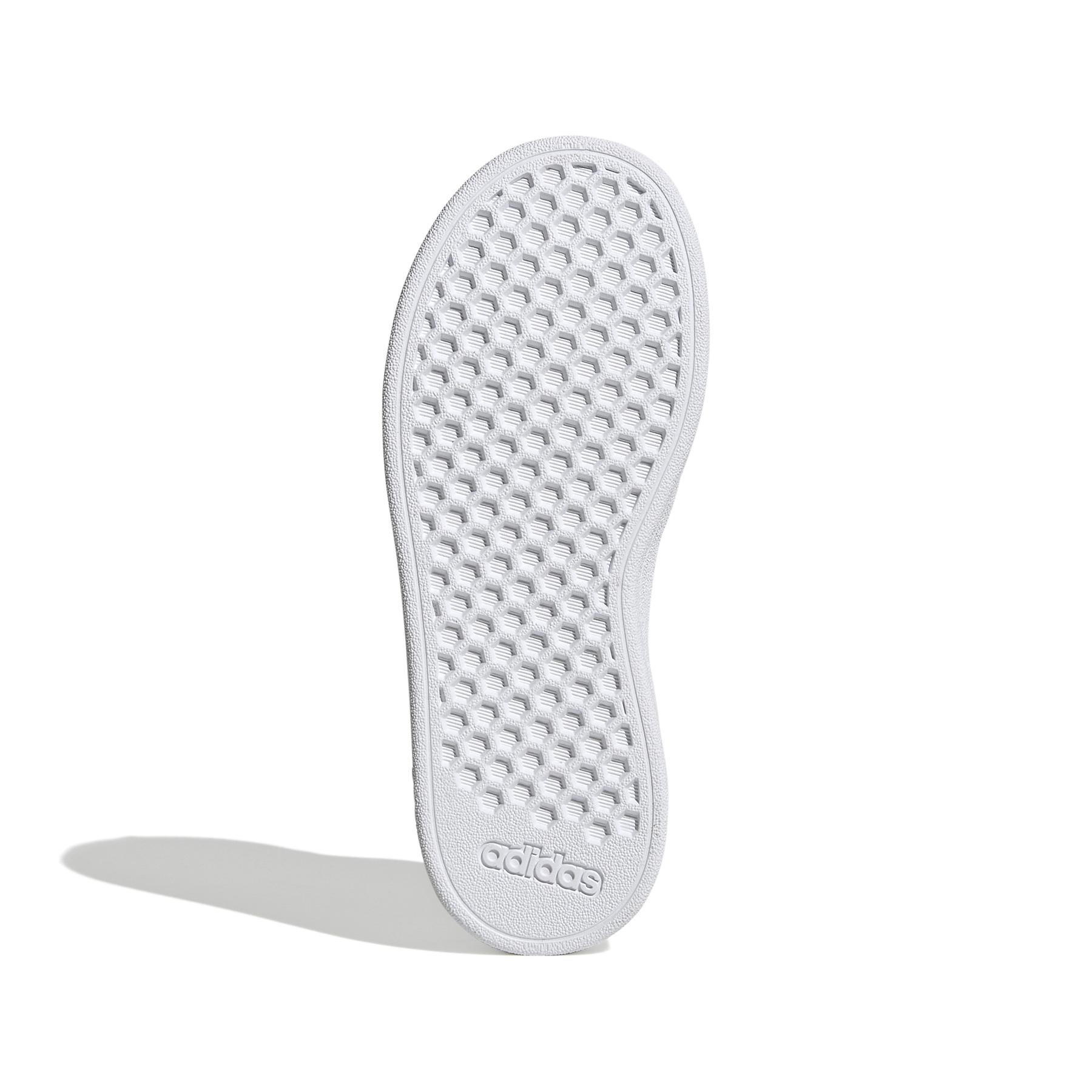 product/a/d/adidas_gw6516_4_footwear_photography_bottom_view_white_000.jpg