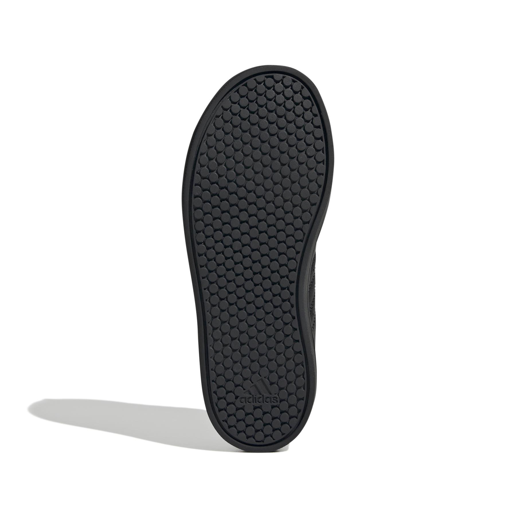 product/a/d/adidas_ie3467_4_footwear_photography_bottom_view_white-nw052424.jpg