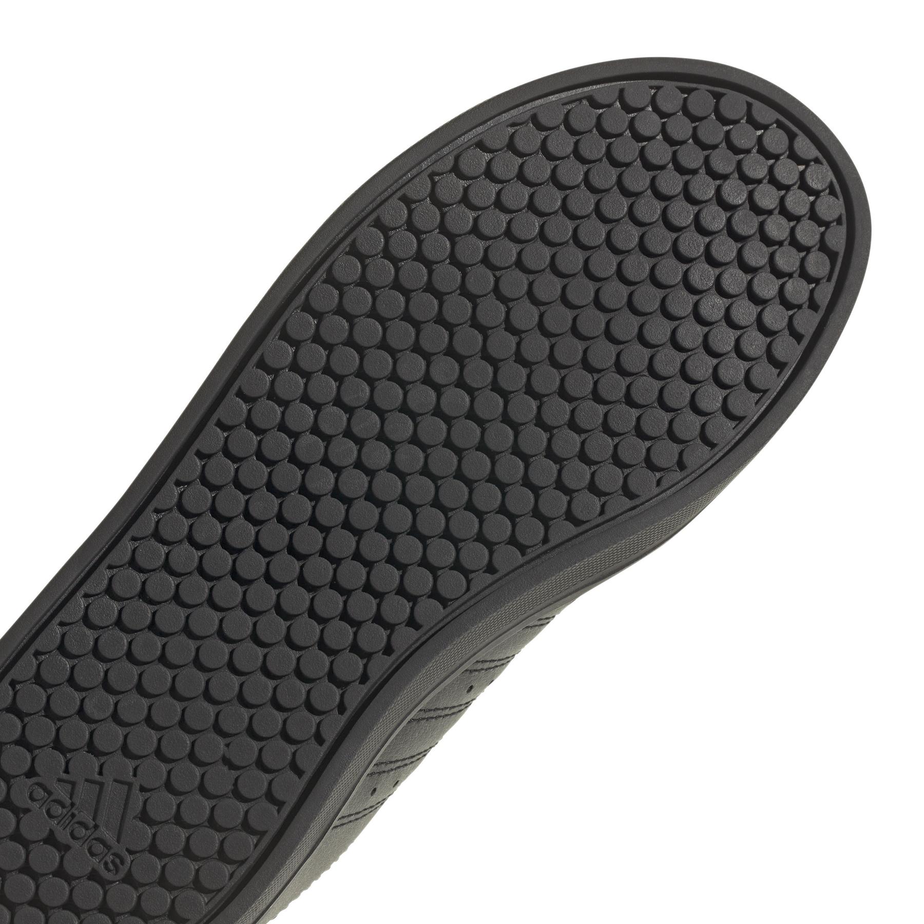 product/a/d/adidas_ie3467_8_footwear_photography_detail_view_1_white-nw052424.jpg