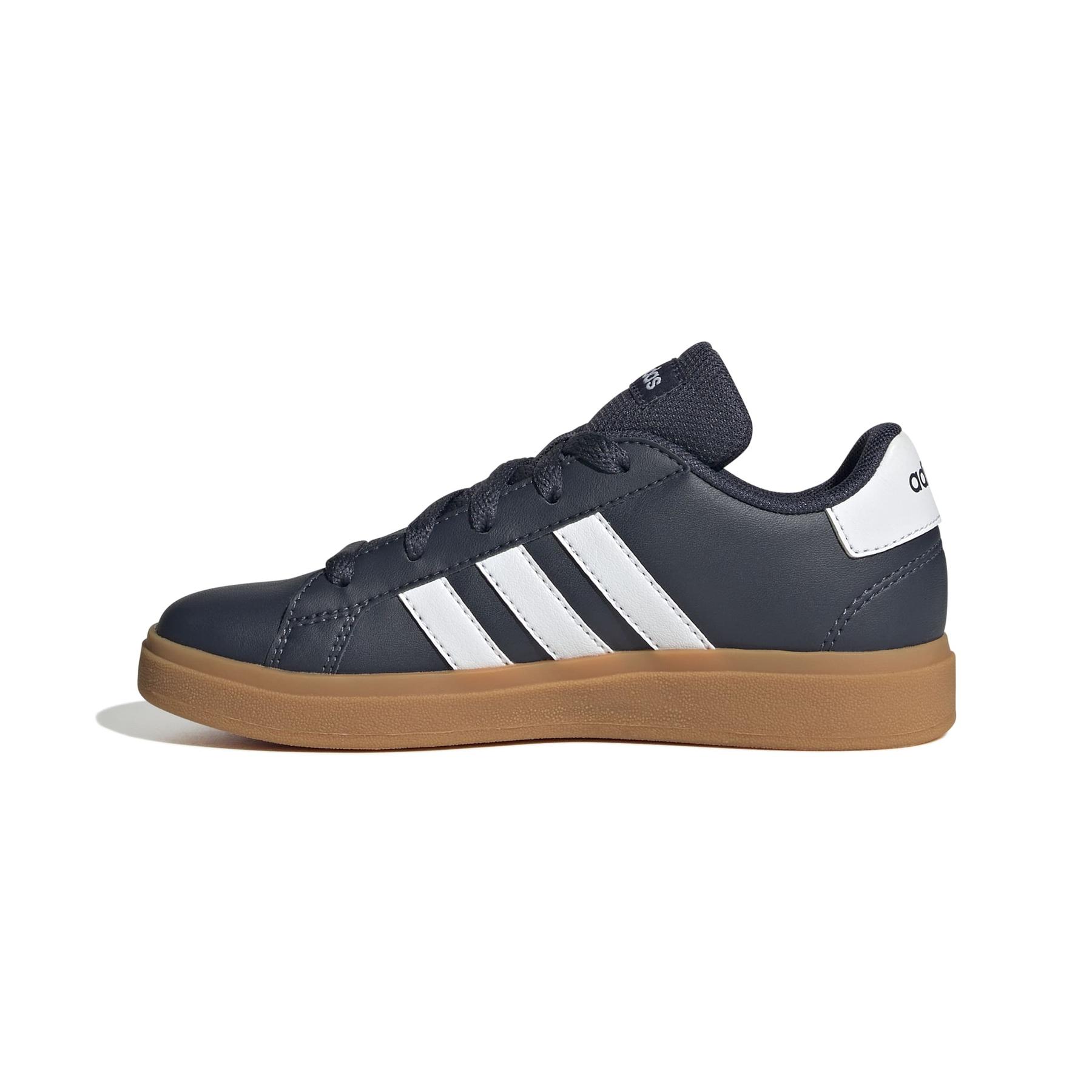 product/a/d/adidas_ji0970_5_footwear_photography_side_medial_center_view_white-nw091625.jpg