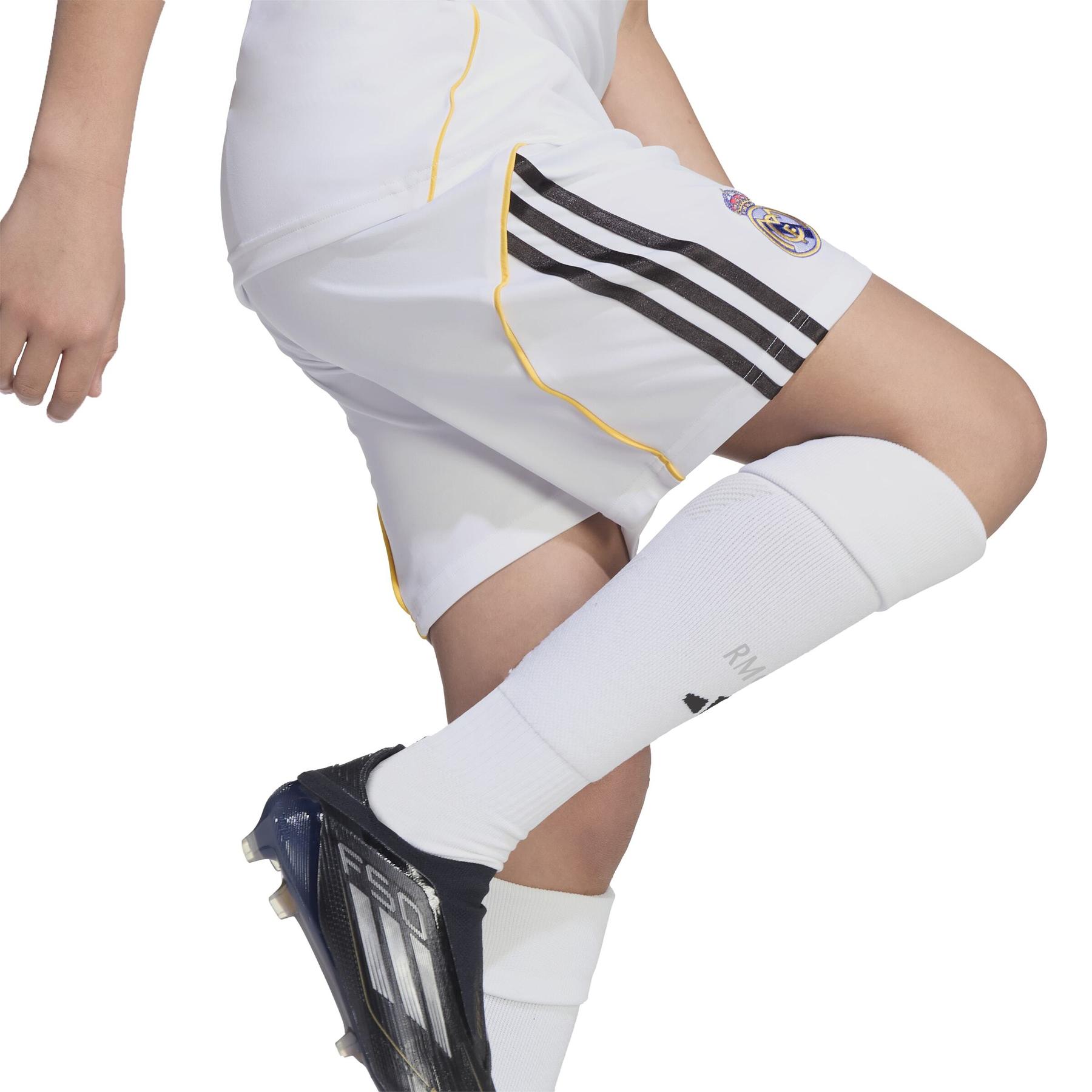 product/a/d/adidas_jn8878_5_apparel_on_model_detail_view_1_white.jpg