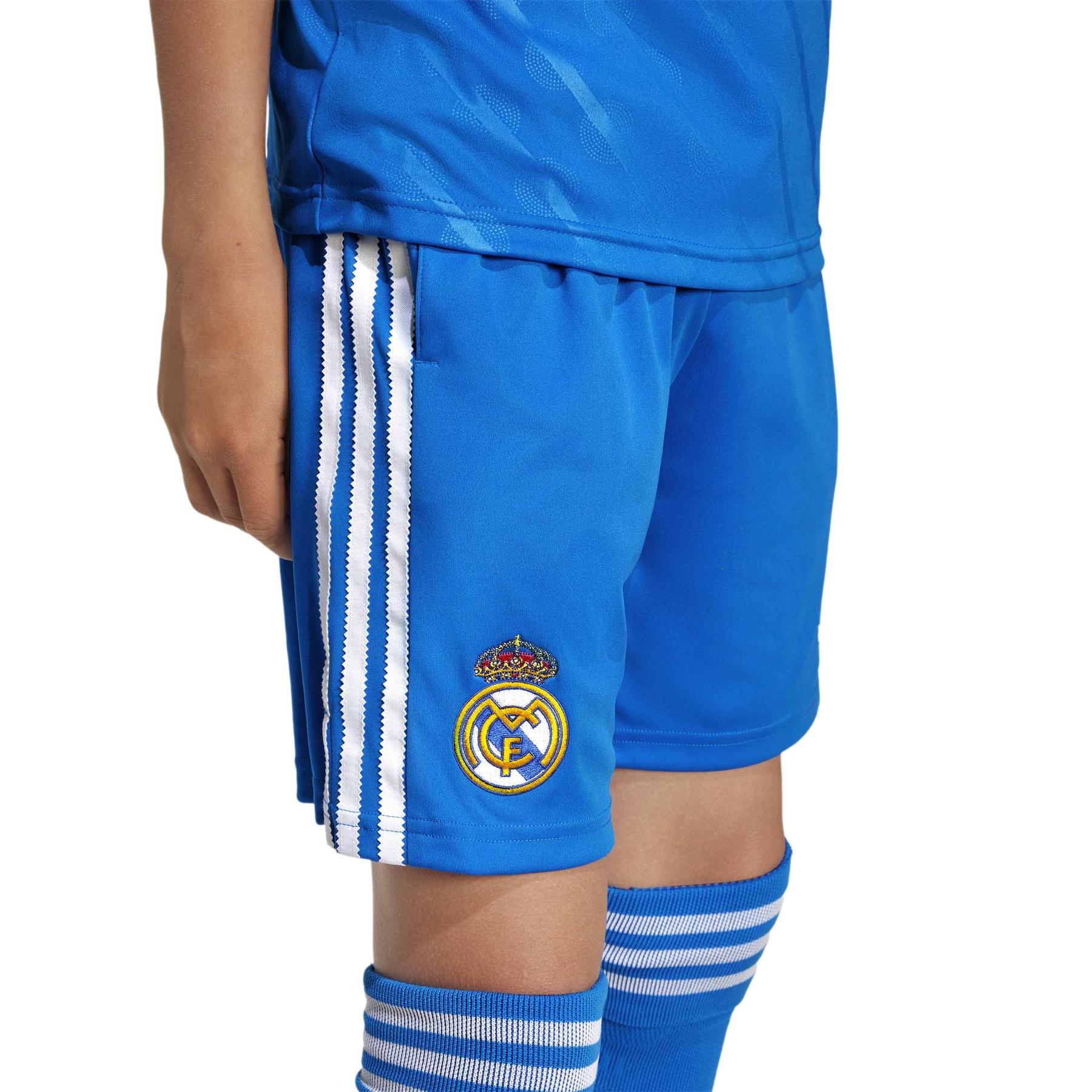 product/a/d/adidas_jp3924_5_apparel_on_model_detail_view_1_white.jpg
