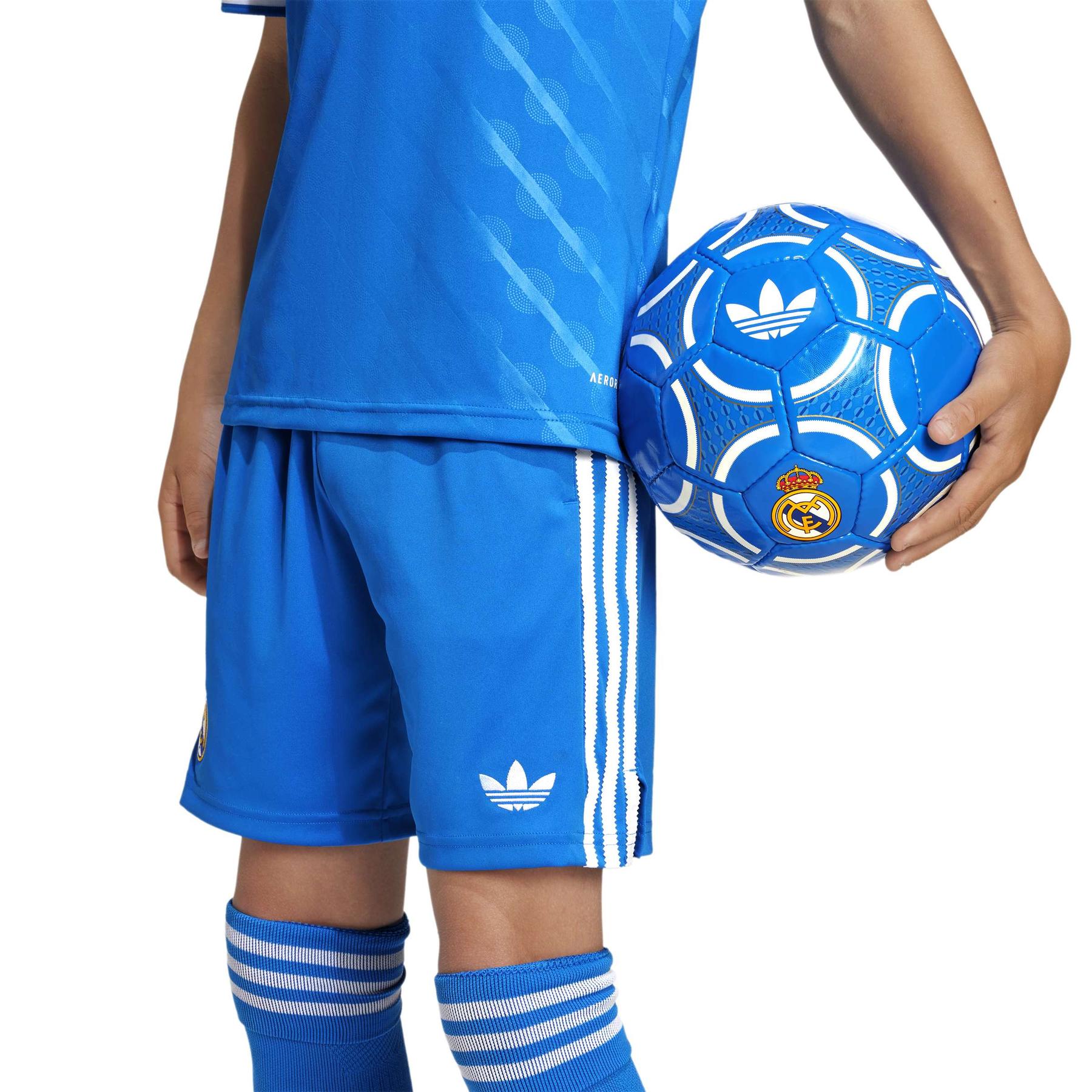 product/a/d/adidas_jp3924_6_apparel_on_model_detail_view_2_white.jpg