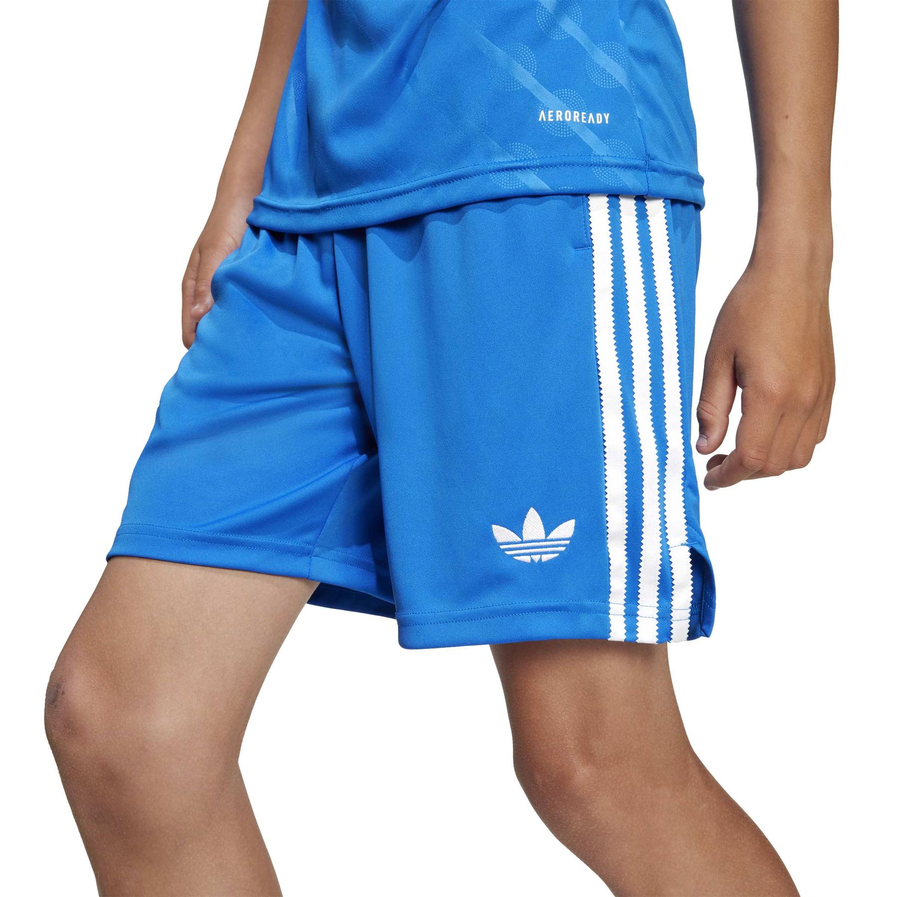 product/a/d/adidas_jp3931_9_apparel_on_model_detail_view_1_white.jpg