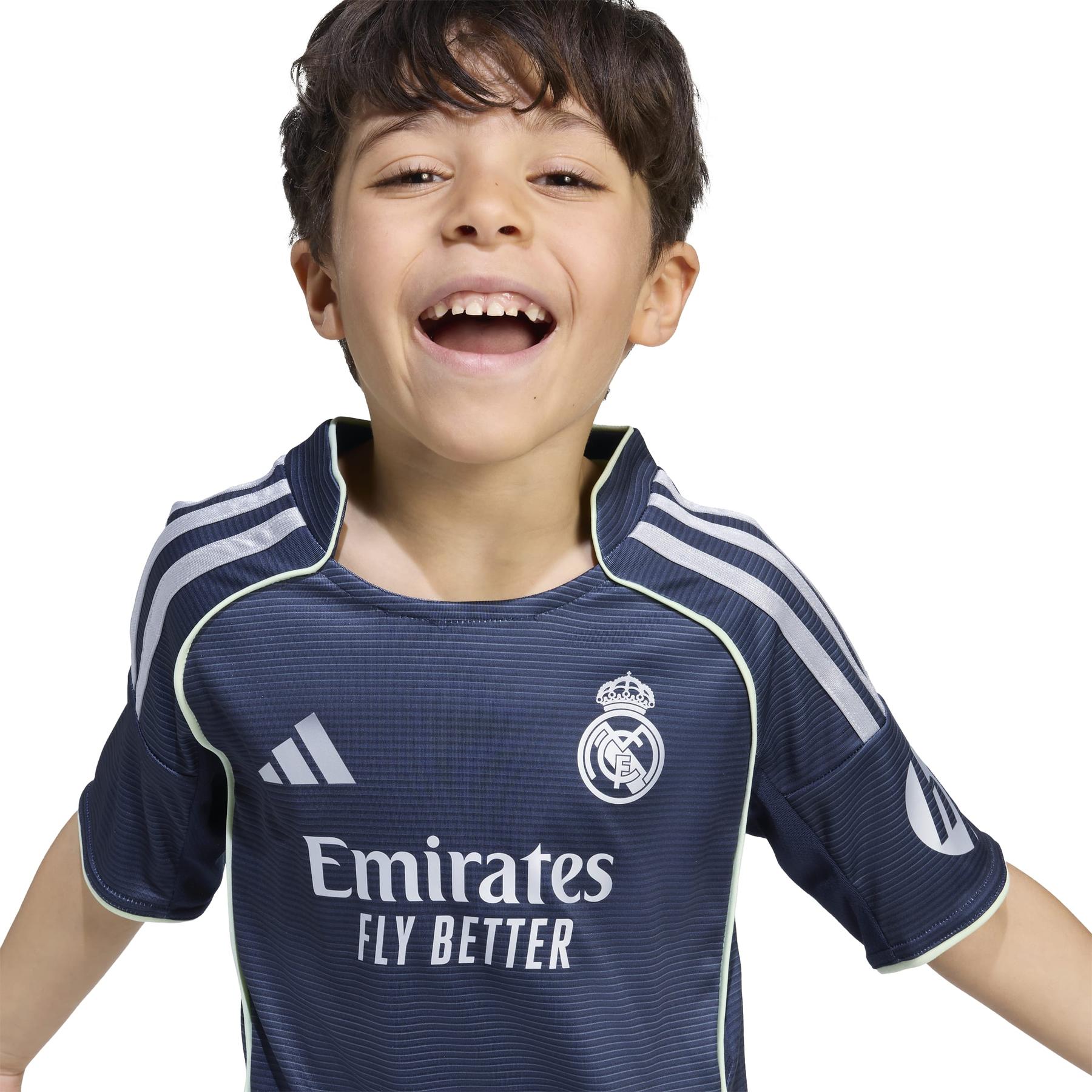 product/a/d/adidas_jp3944_9_apparel_on_model_detail_view_1_white.jpg