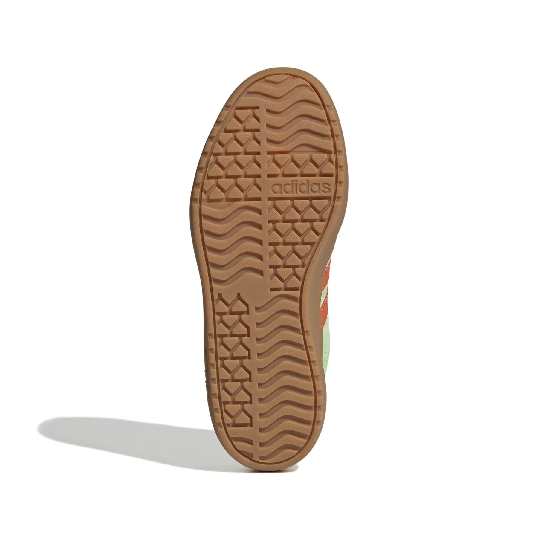 product/a/d/adidas_jq4557_4_footwear_photography_bottom_view_white-nw091625.jpg
