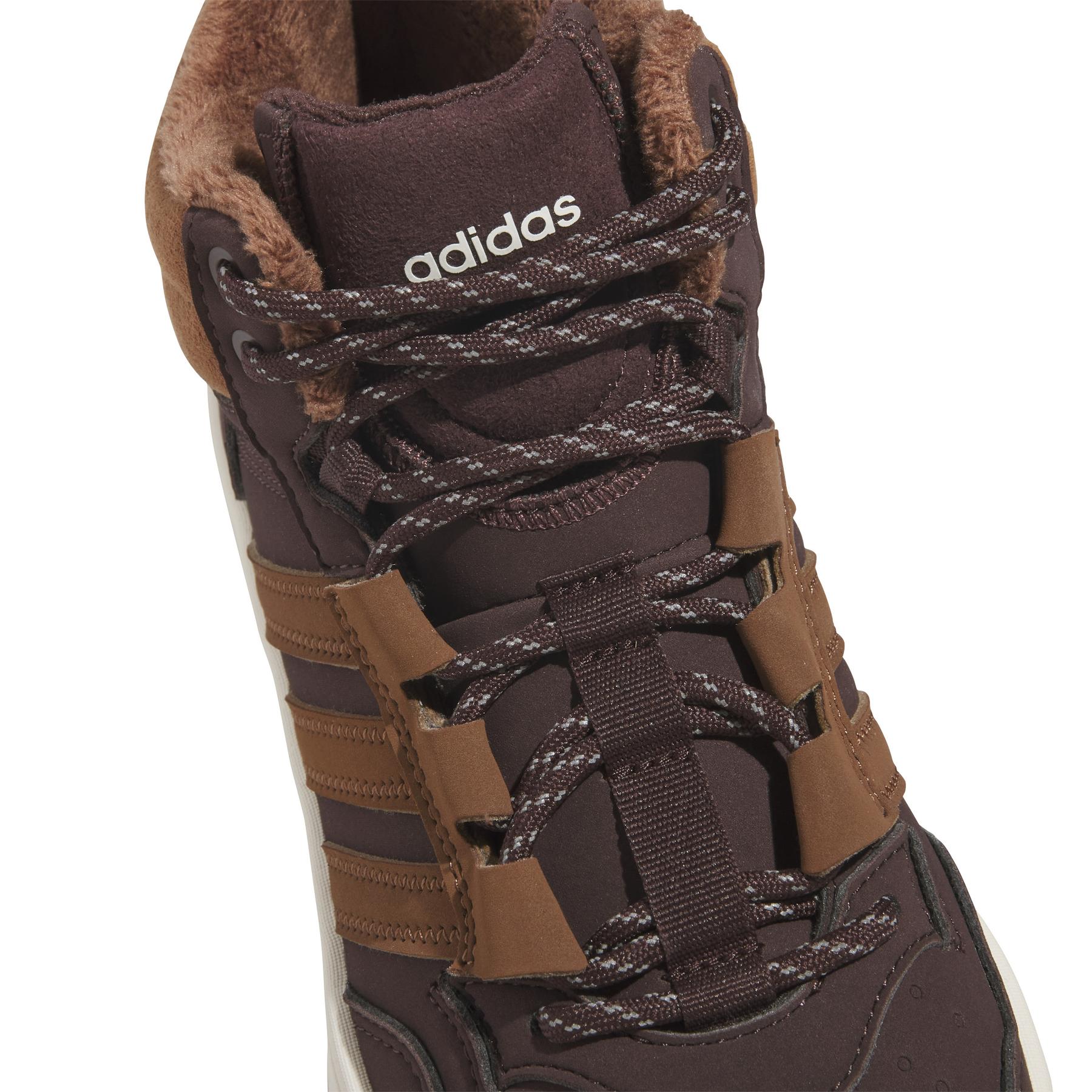 product/a/d/adidas_jq7904_8_footwear_photography_detail_view_1_white-nw091625.jpg