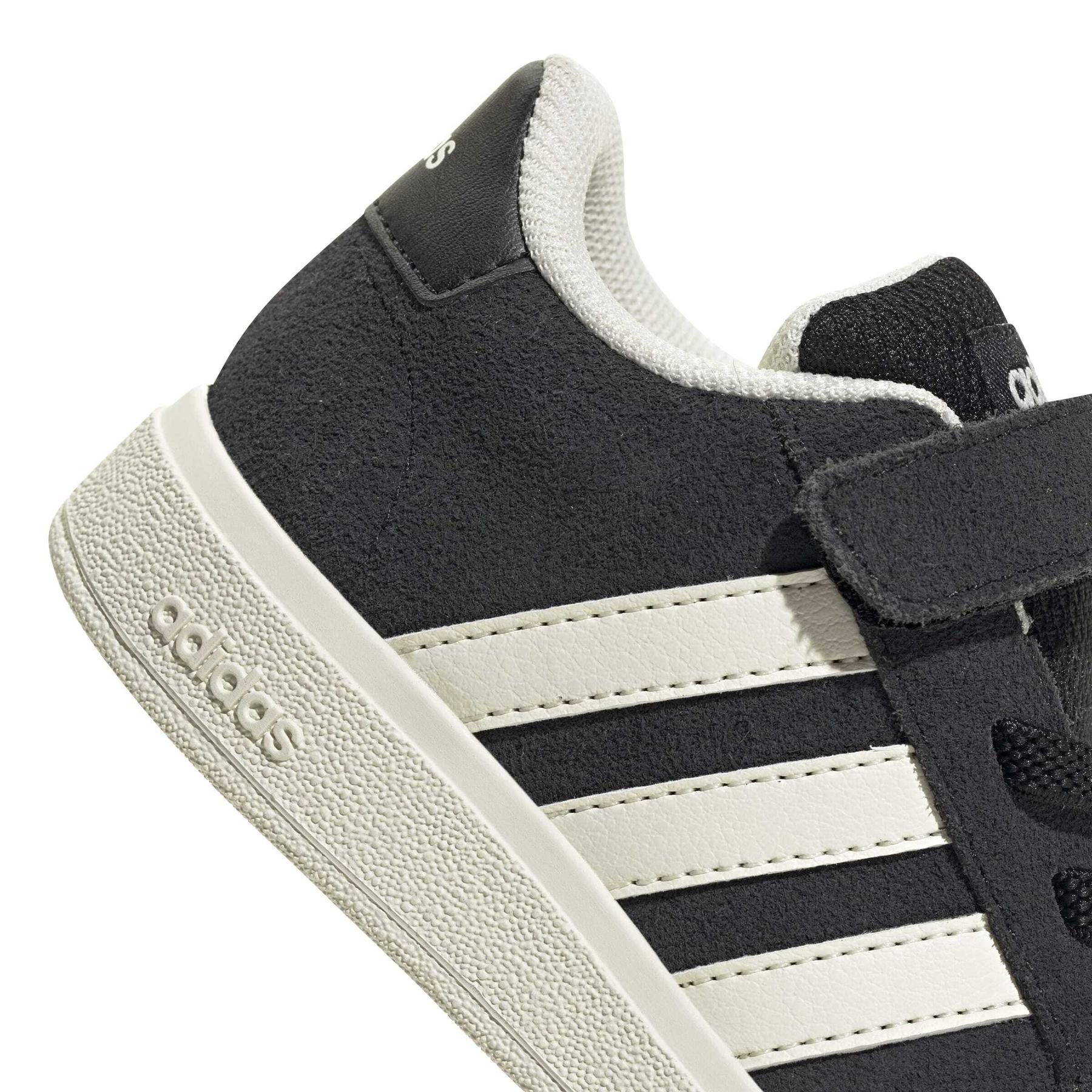 product/a/d/adidas_jr0779_9_footwear_photography_detail_view_2_white-nw091625.jpg