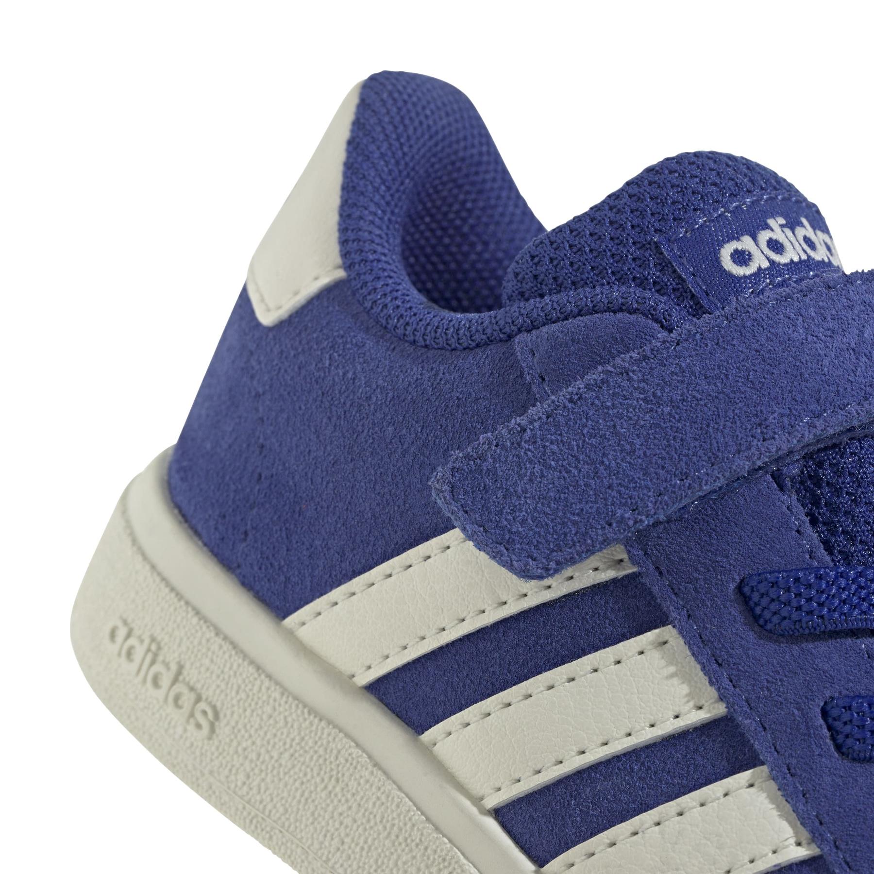 product/a/d/adidas_jr0780_9_footwear_photography_detail_view_2_white-nw091625.jpg