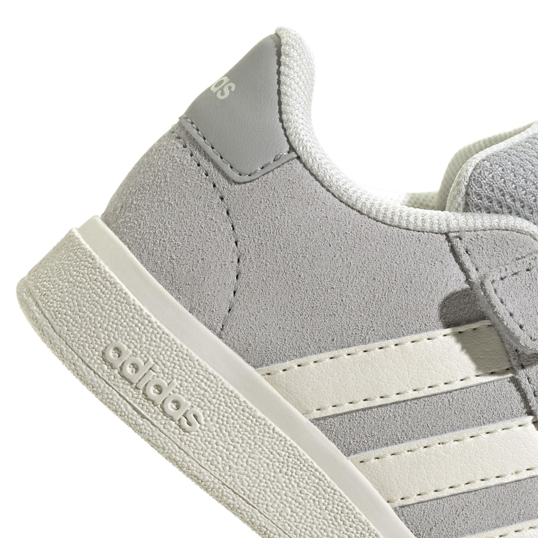 product/a/d/adidas_jr0782_8_footwear_photography_detail_view_1_white-nw091625.jpg