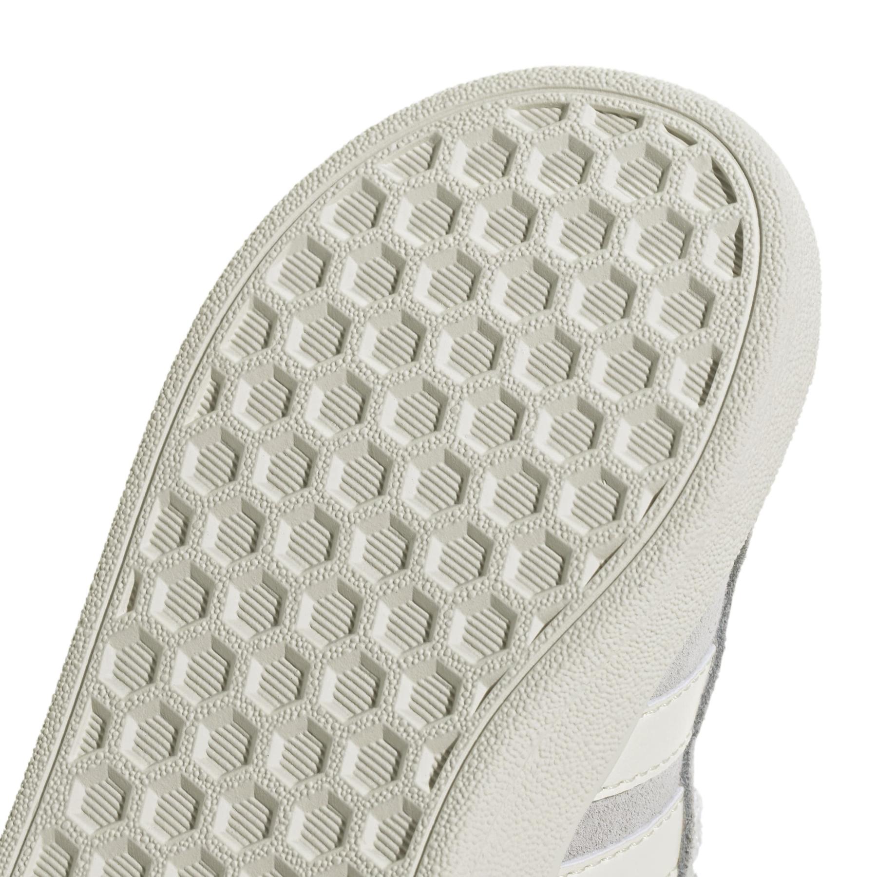product/a/d/adidas_jr0782_9_footwear_photography_detail_view_2_white-nw091625.jpg