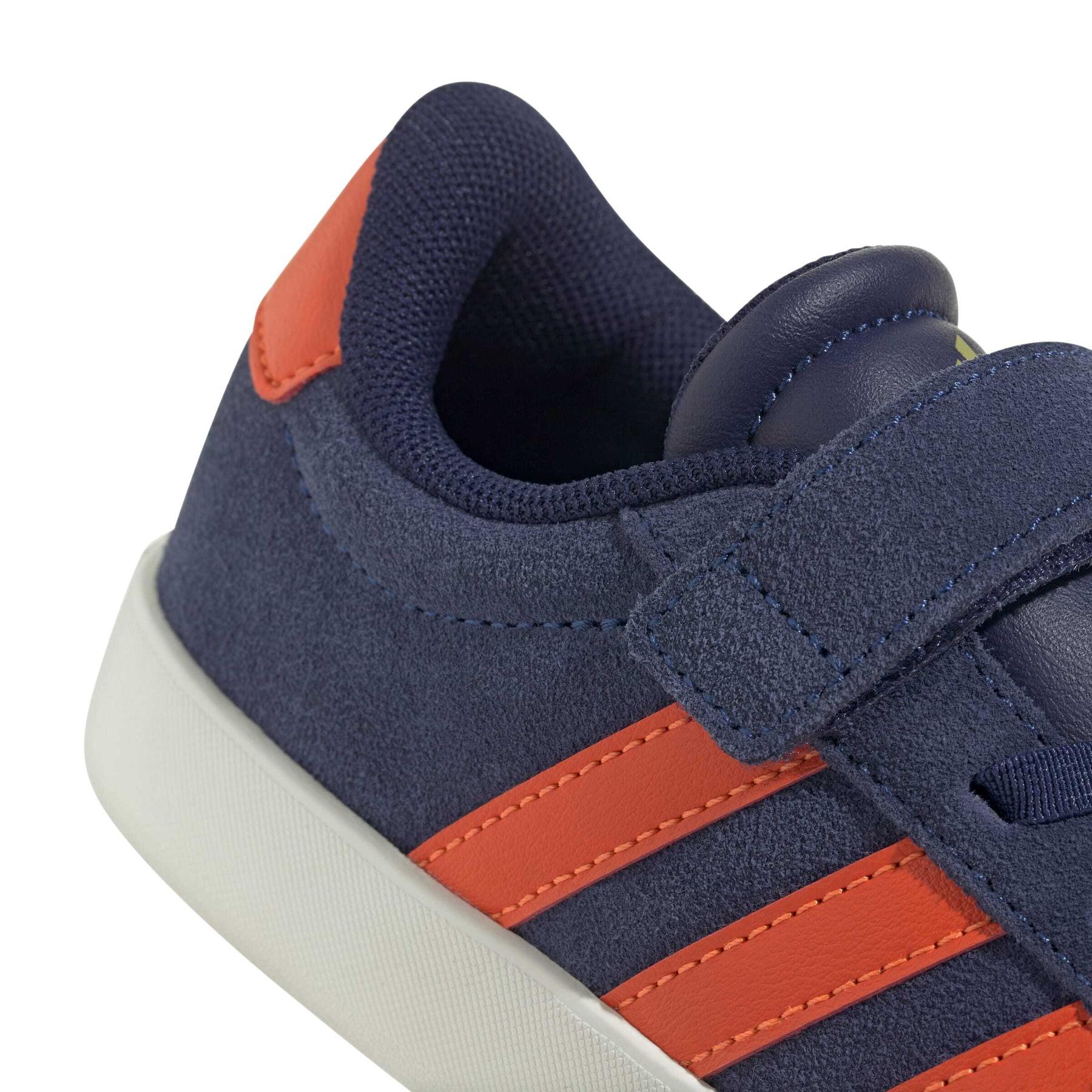 product/a/d/adidas_jr2215_9_footwear_photography_detail_view_2_white-nw091625.jpg