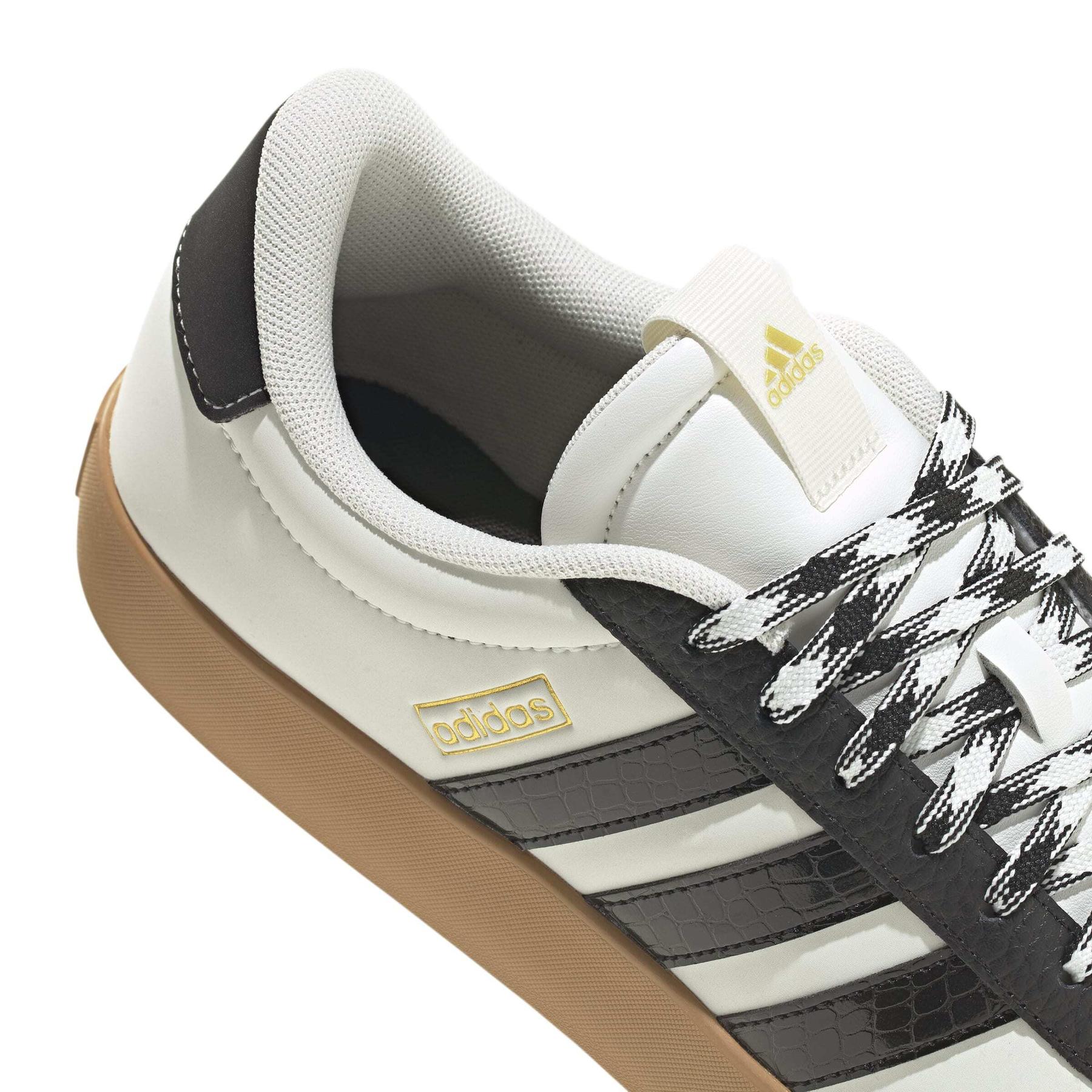 product/a/d/adidas_jr8603_8_footwear_photography_detail_view_1_white-nw091725.jpg