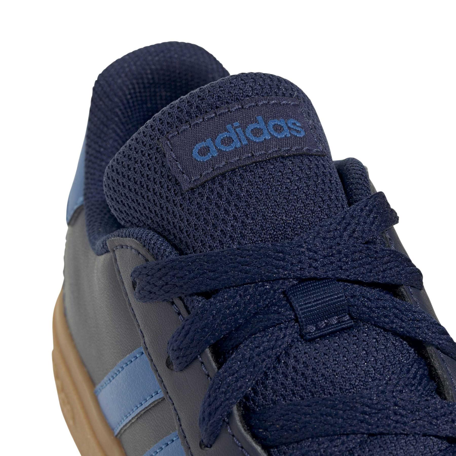 product/a/d/adidas_js4344_8_footwear_photography_detail_view_1_white-nw091725.jpg