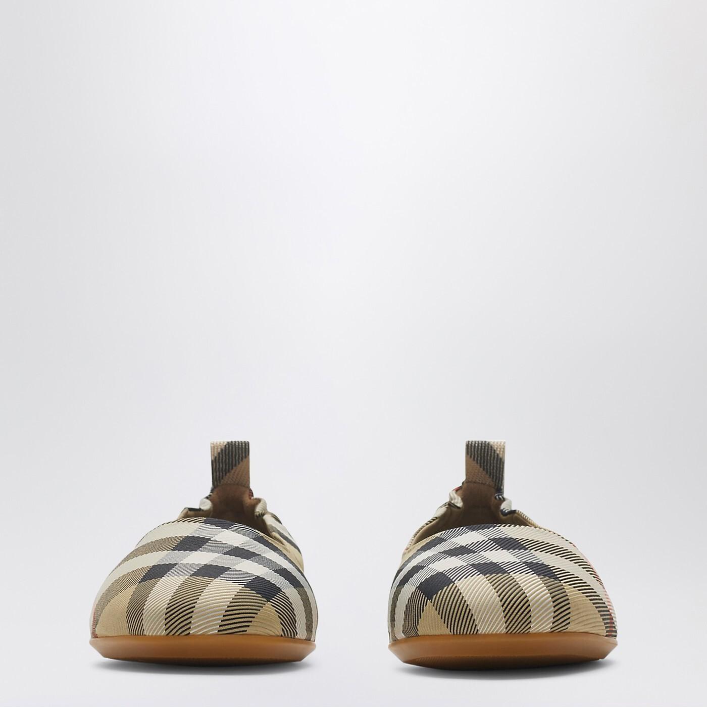 product/b/u/burberry_8099960159518_beige_3.jpg