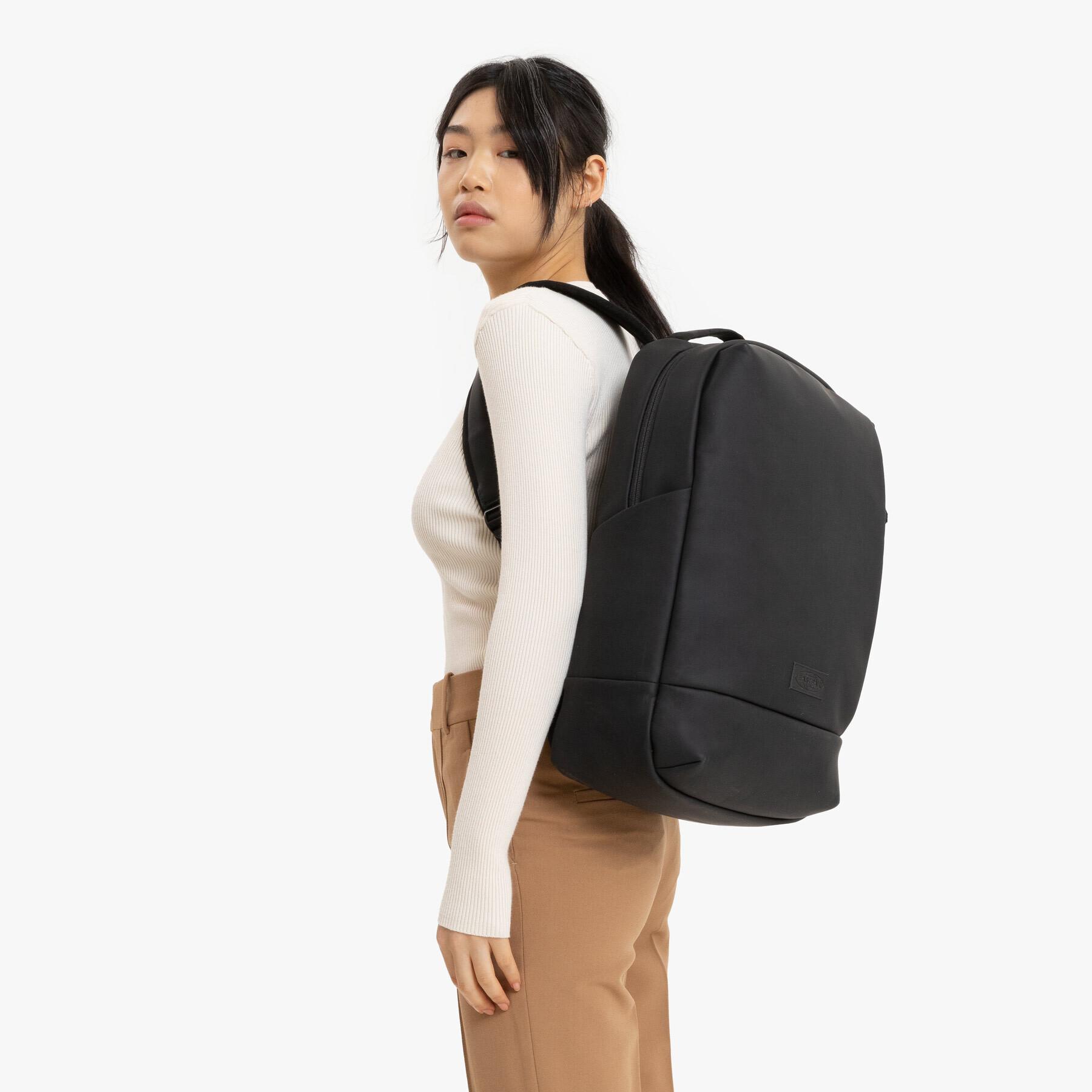 product/e/a/eastpak_ek0a5be91f5_1.jpg