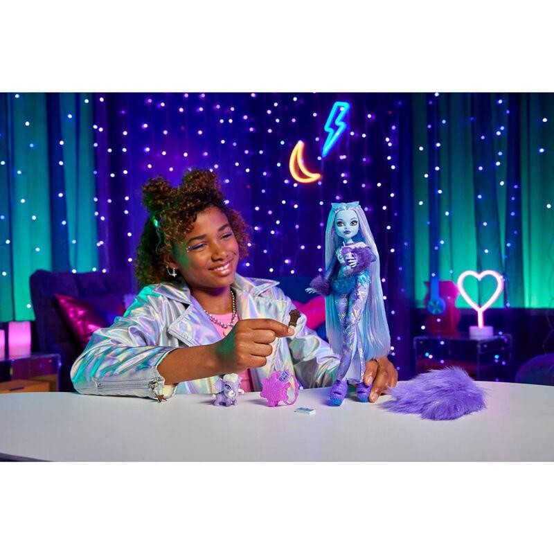 product/m/a/mattel_194735139446_violet_3.jpg