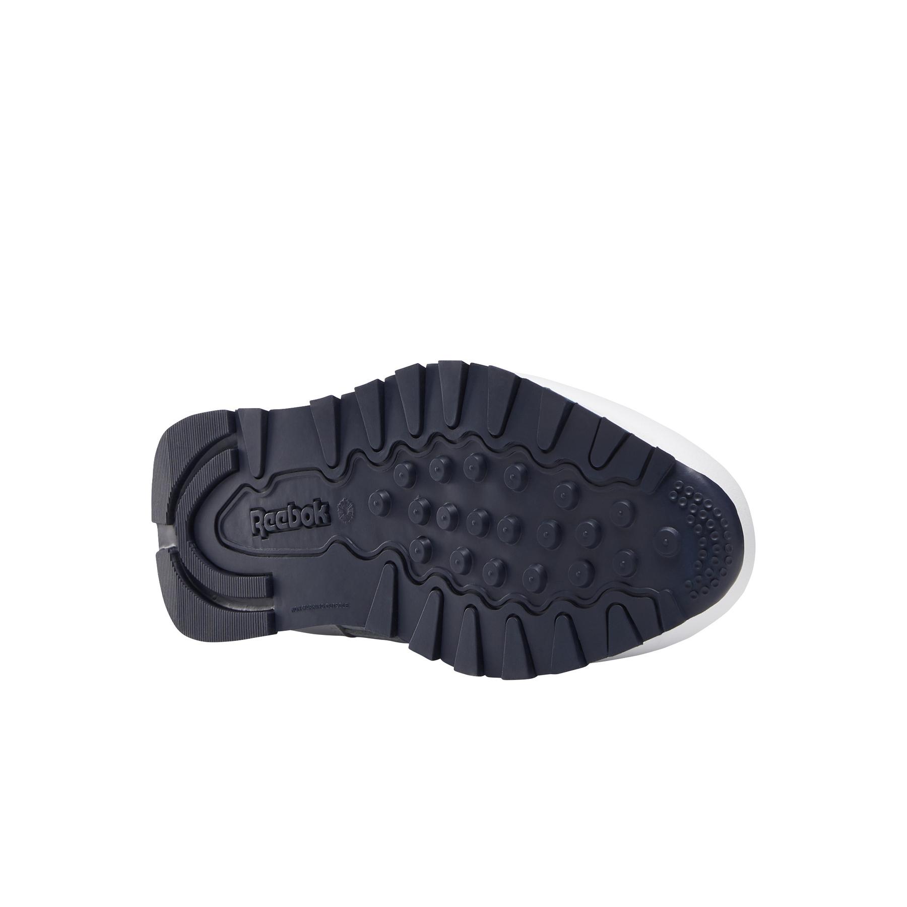 product/r/e/reebok-classics_dv9549_3_footwear_photography_bottom_view_white_000.jpg