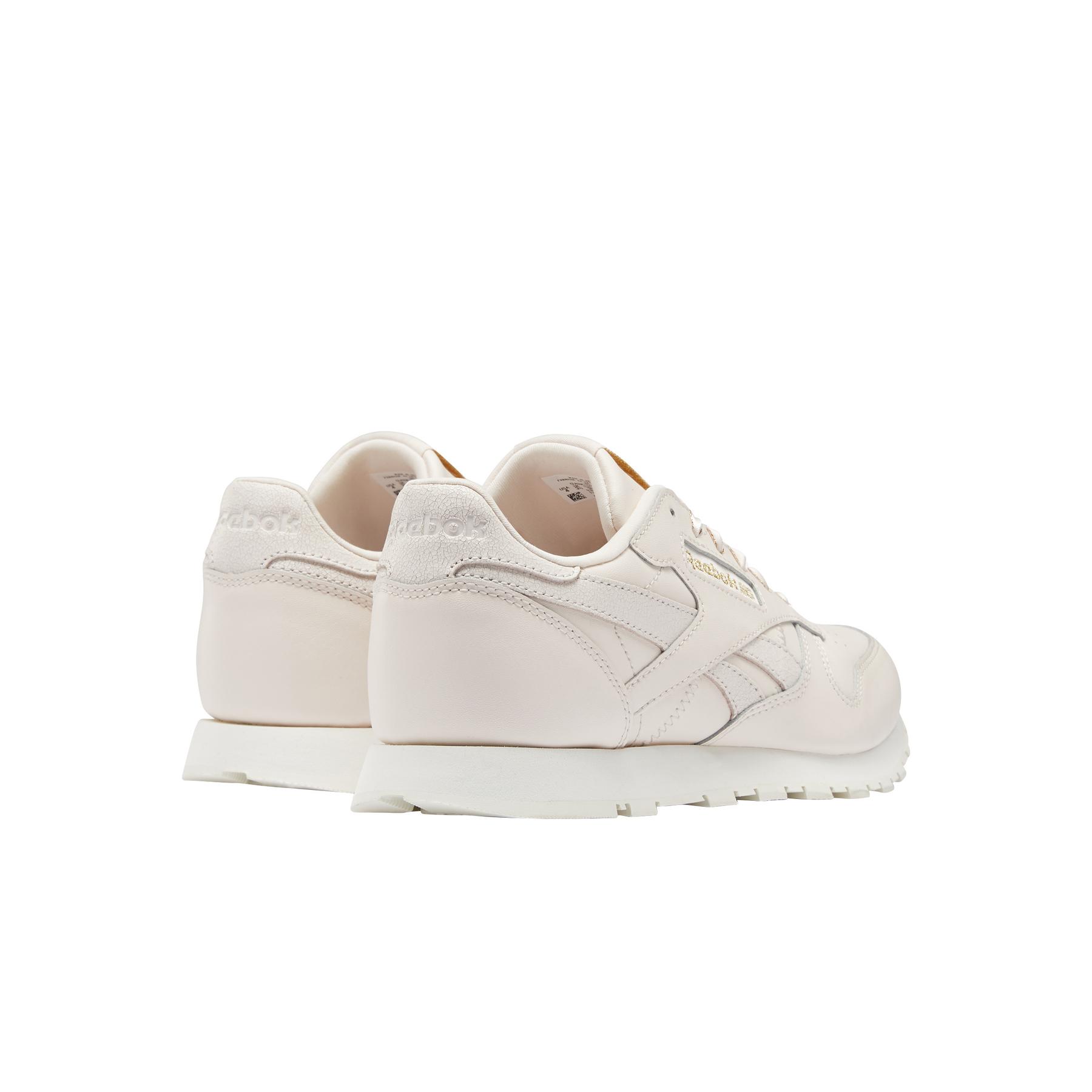 product/r/e/reebok-classics_dv9630_6_footwear_photography_back_lateral_top_view_white_000.jpg