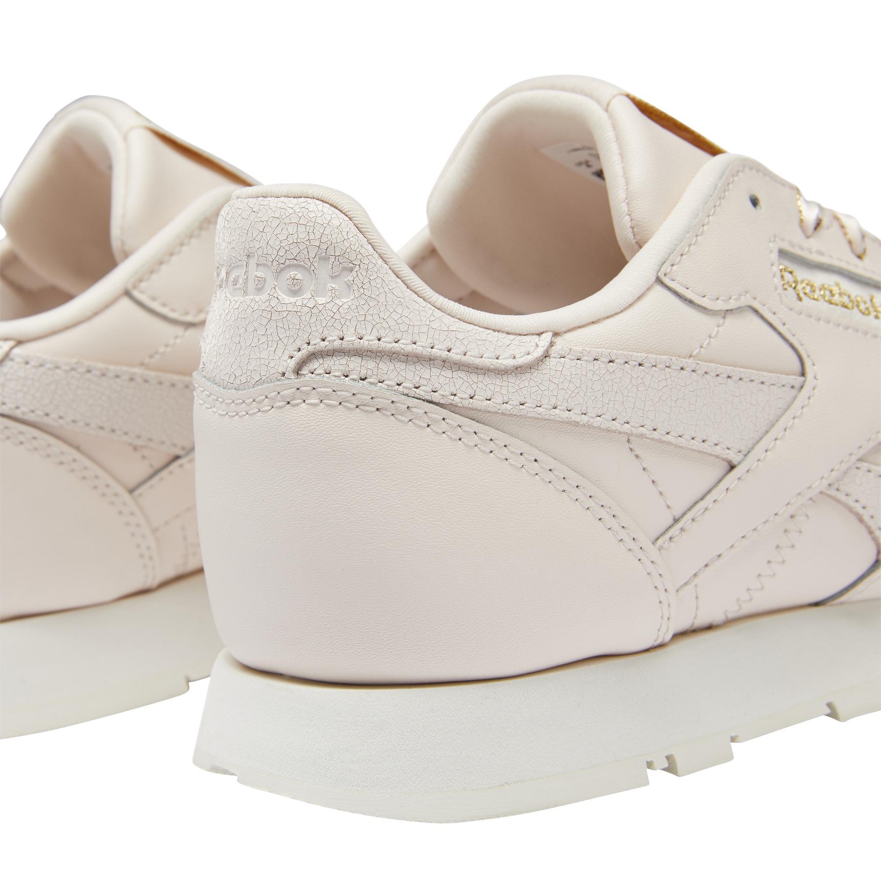 product/r/e/reebok-classics_dv9630_8_footwear_photography_detail_view_2_white_000.jpg