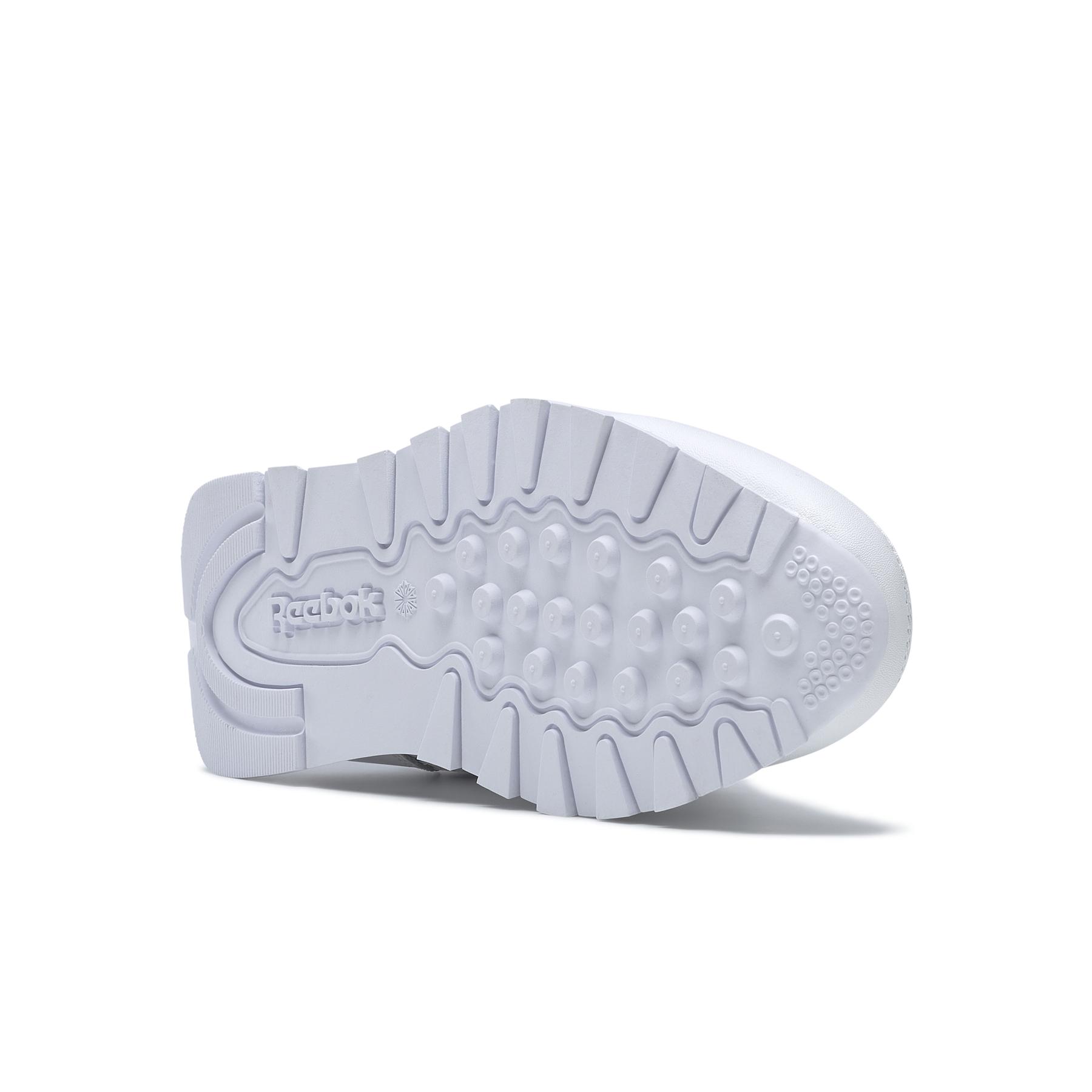 product/r/e/reebok-classics_gz5257_3_footwear_photography_bottom_view_white_000.jpg