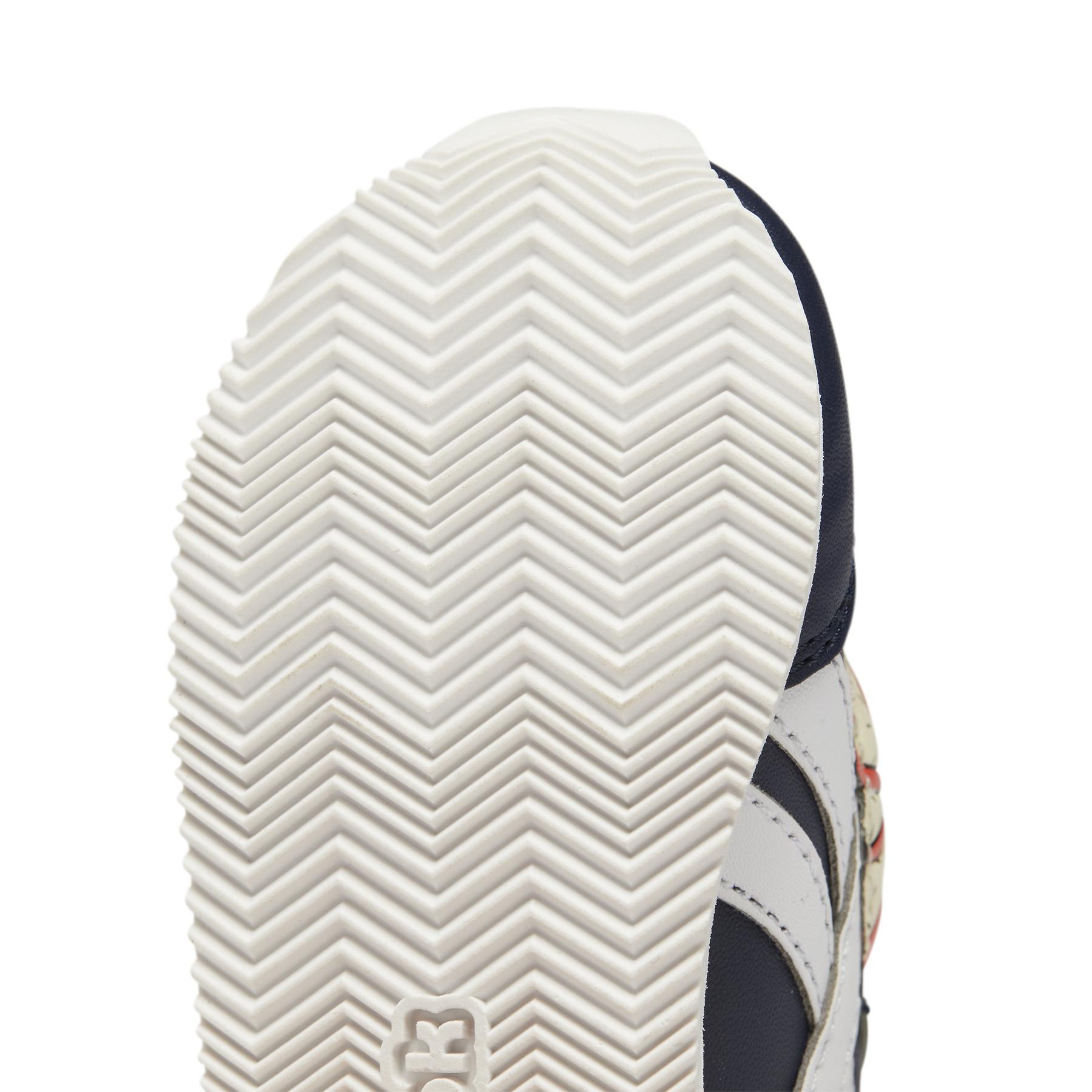 product/r/e/reebok_gw7760_8_footwear_photography_detail_view_2_white_000.jpg