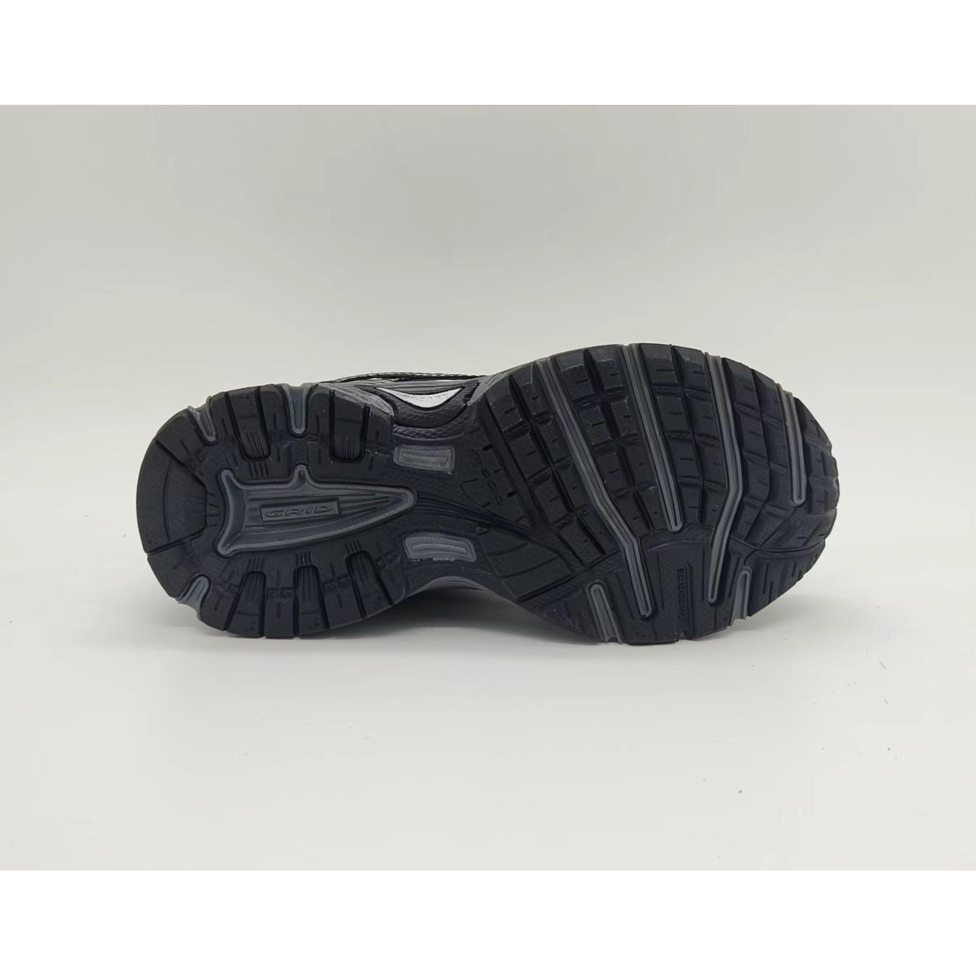 product/s/a/saucony_sk268229_black_3.jpg