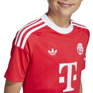 product/a/d/adidas_jp3694_6_apparel_on_model_detail_view_1_white.jpg