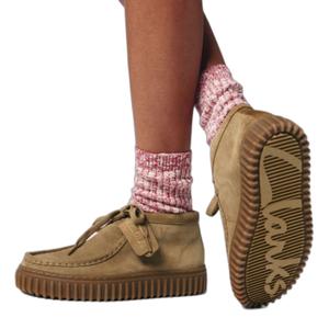 product/c/l/clarks_26173663_dark-sand-suede_7.jpg