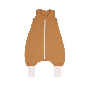 5908123321802-gigoteuse-en-mousseline-avec-pieds-recommande-pour-1-3-ans-bebe-malomi-kids-camel-86x47-cm